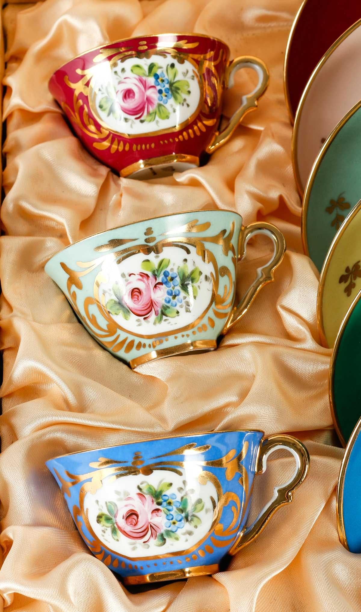 Limoges Porcelain Coffee Service, Early 20th .

Limoges porcelain coffee service in its box, early 20th century, Napoleon III style.

Dimensions: Box: h: 12cm, w: 35cm, d: 34cm