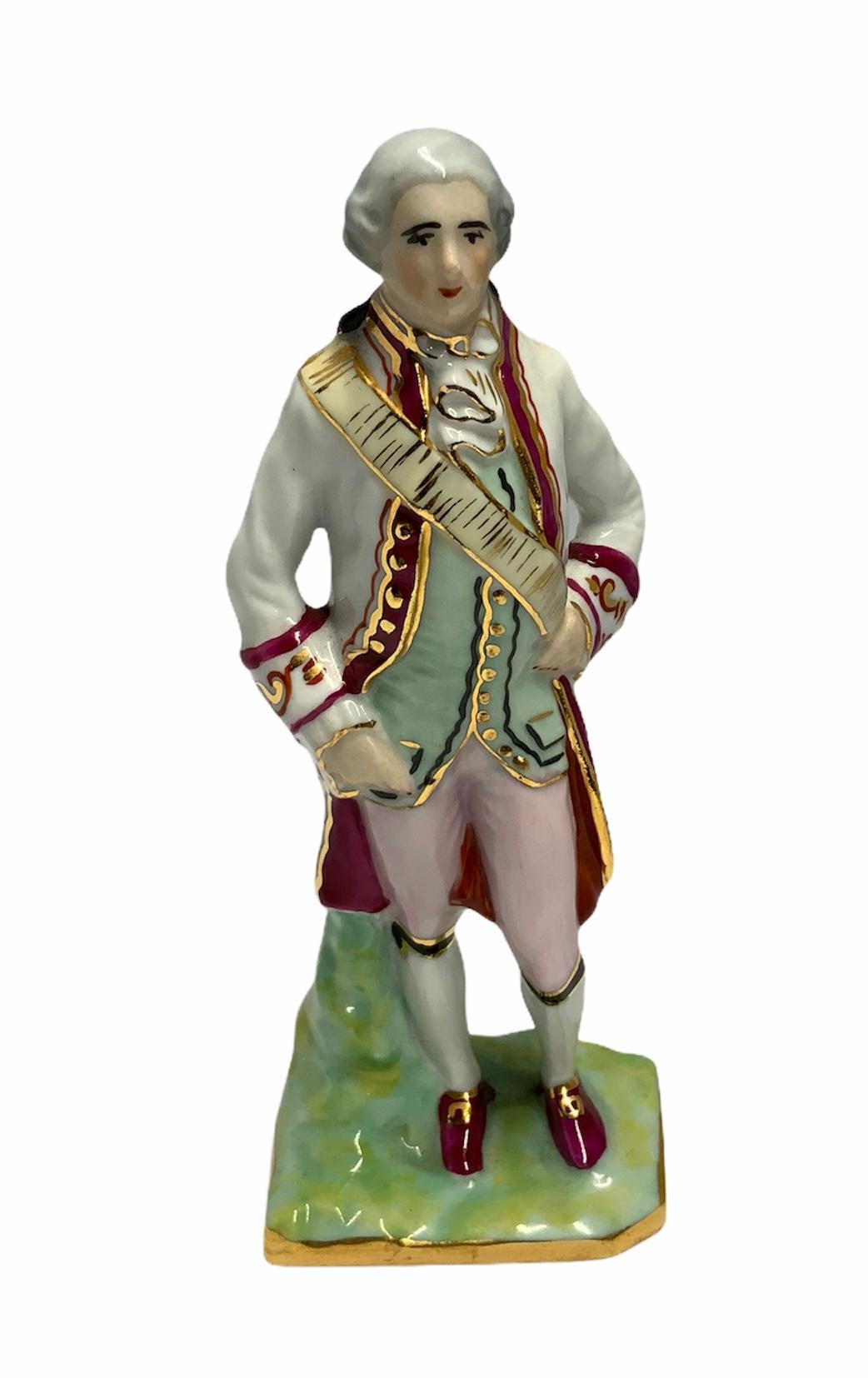 Francese Figurina in porcellana di Limoges di un gentiluomo del XVIII secolo in vendita