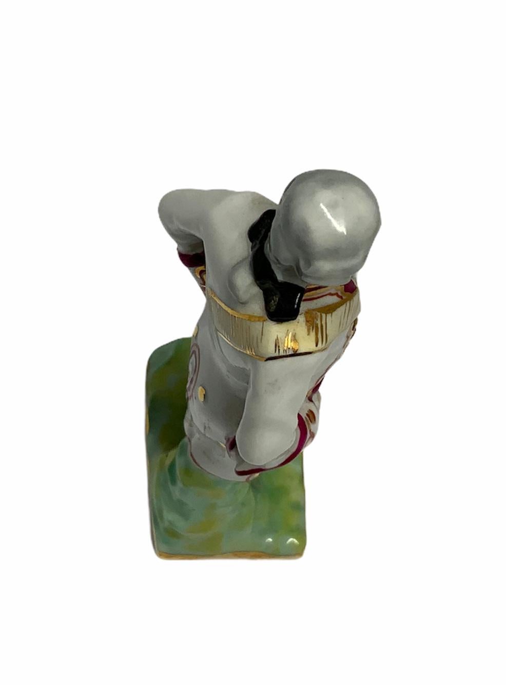 Porcellana Figurina in porcellana di Limoges di un gentiluomo del XVIII secolo in vendita