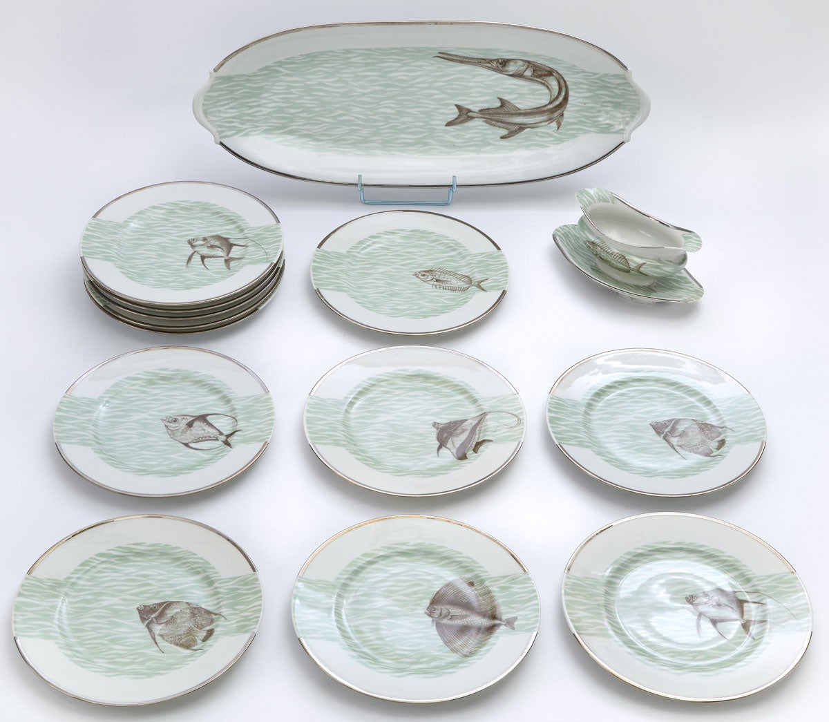Fish service in Bernardaud Limoges porcelain for 12 people.
Wonderfully decorated with a turquoise pattern and exotic fishes executed in grisaille such after engravings of the Cuvier and Valenciennes 'Natural History of Fishes' between 1828 and