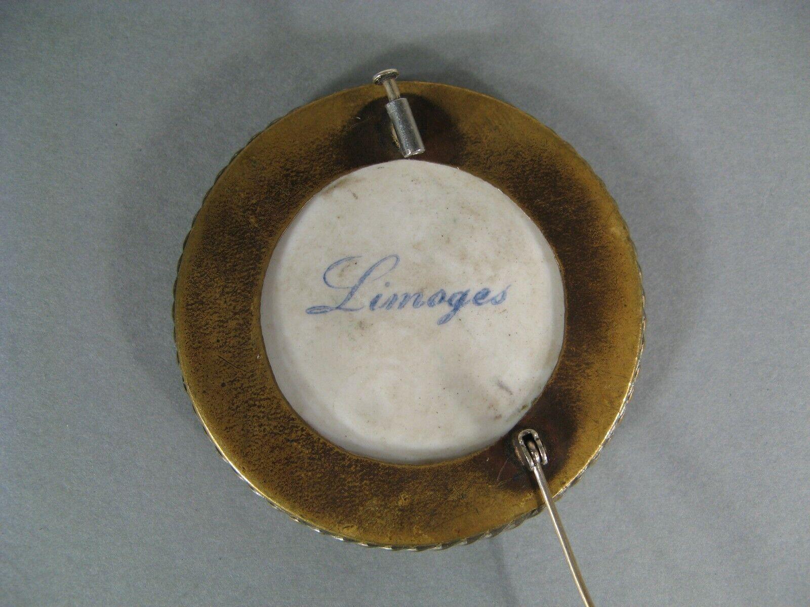 Broche miniatura de porcelana de Limoges, Escena galante con juglar - 1Y210 3