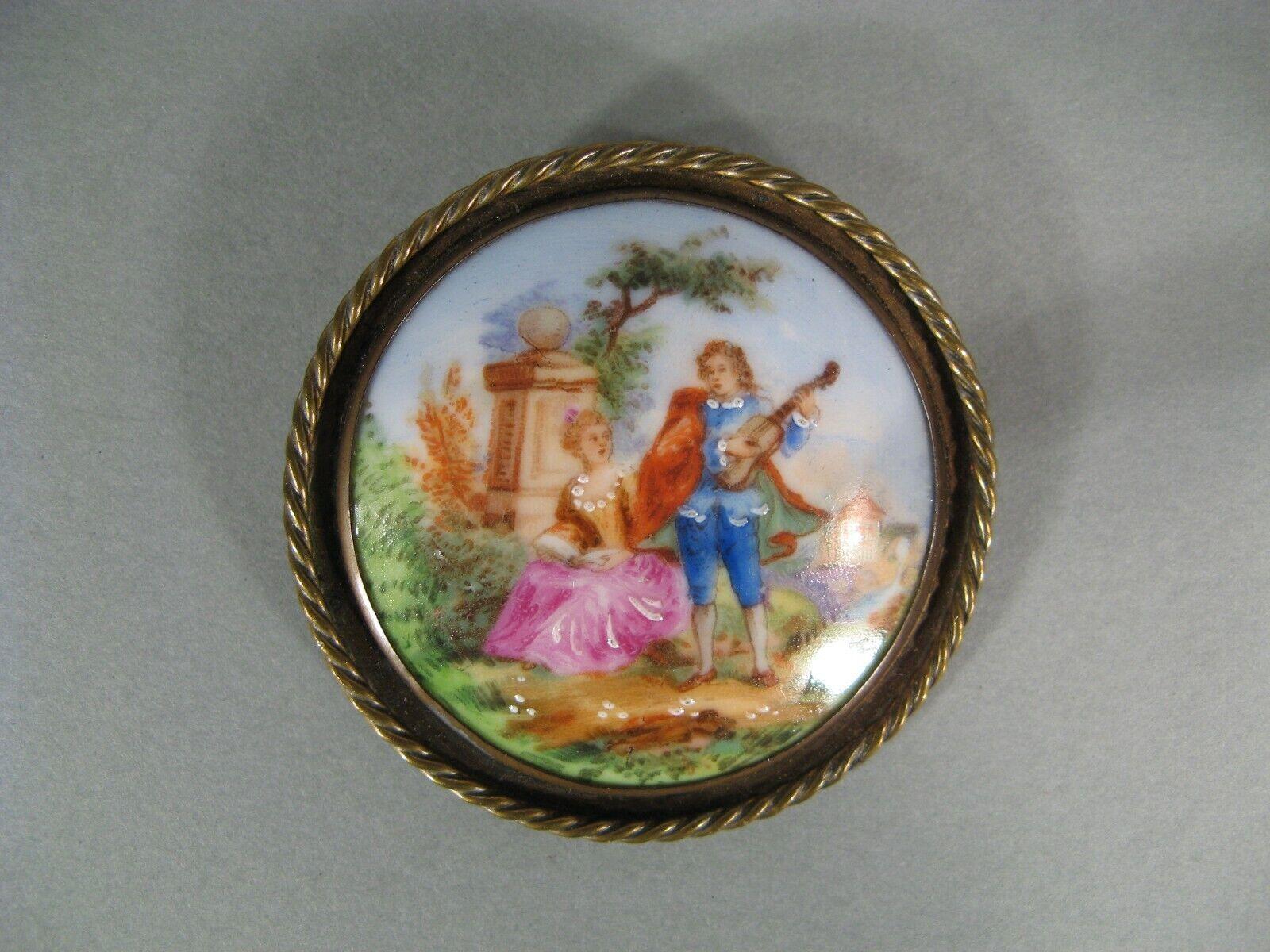 Broche miniatura de porcelana de Limoges, Escena galante con juglar - 1Y210 Francés