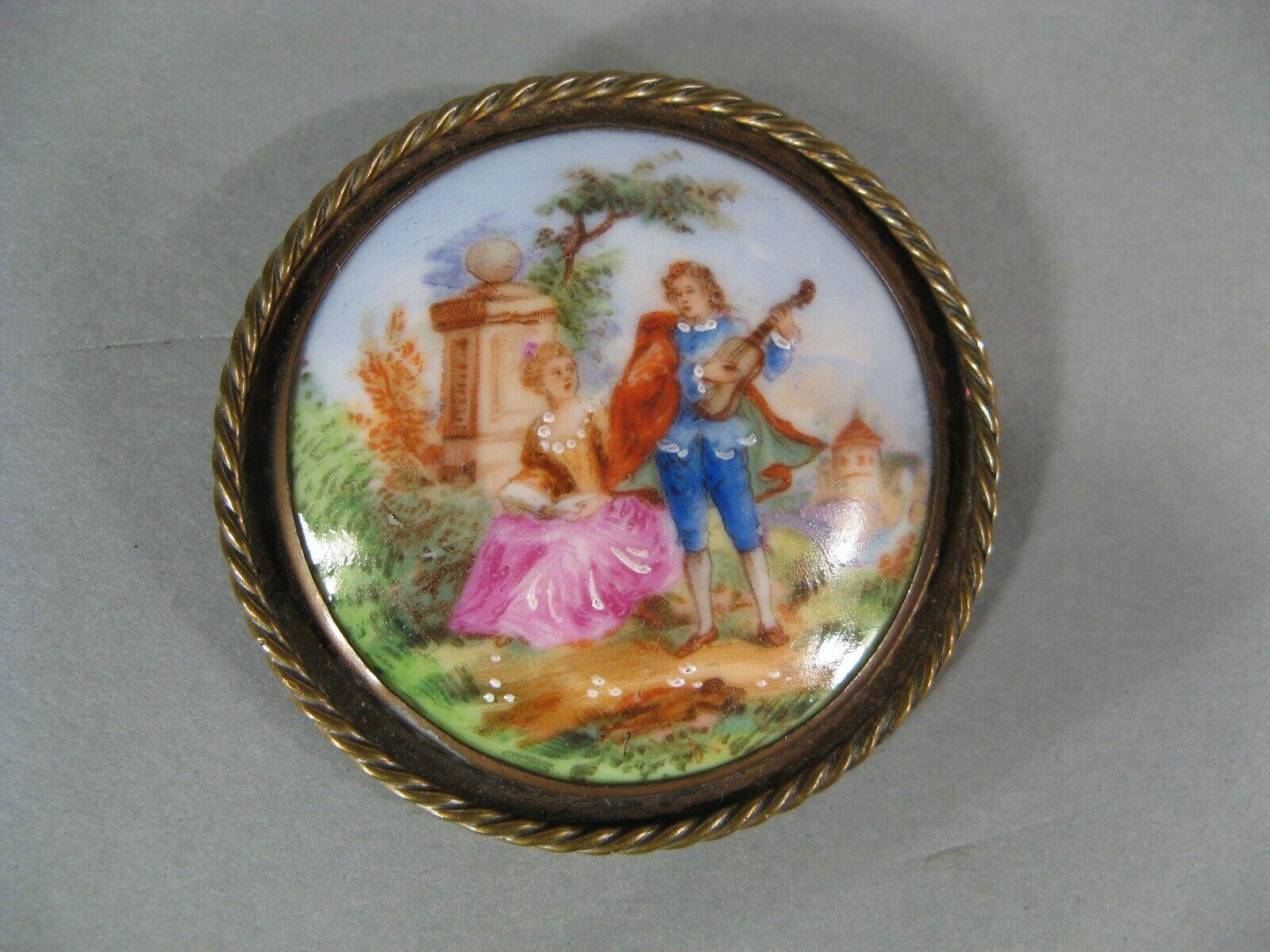 Broche miniatura de porcelana de Limoges, Escena galante con juglar - 1Y210 siglo XX