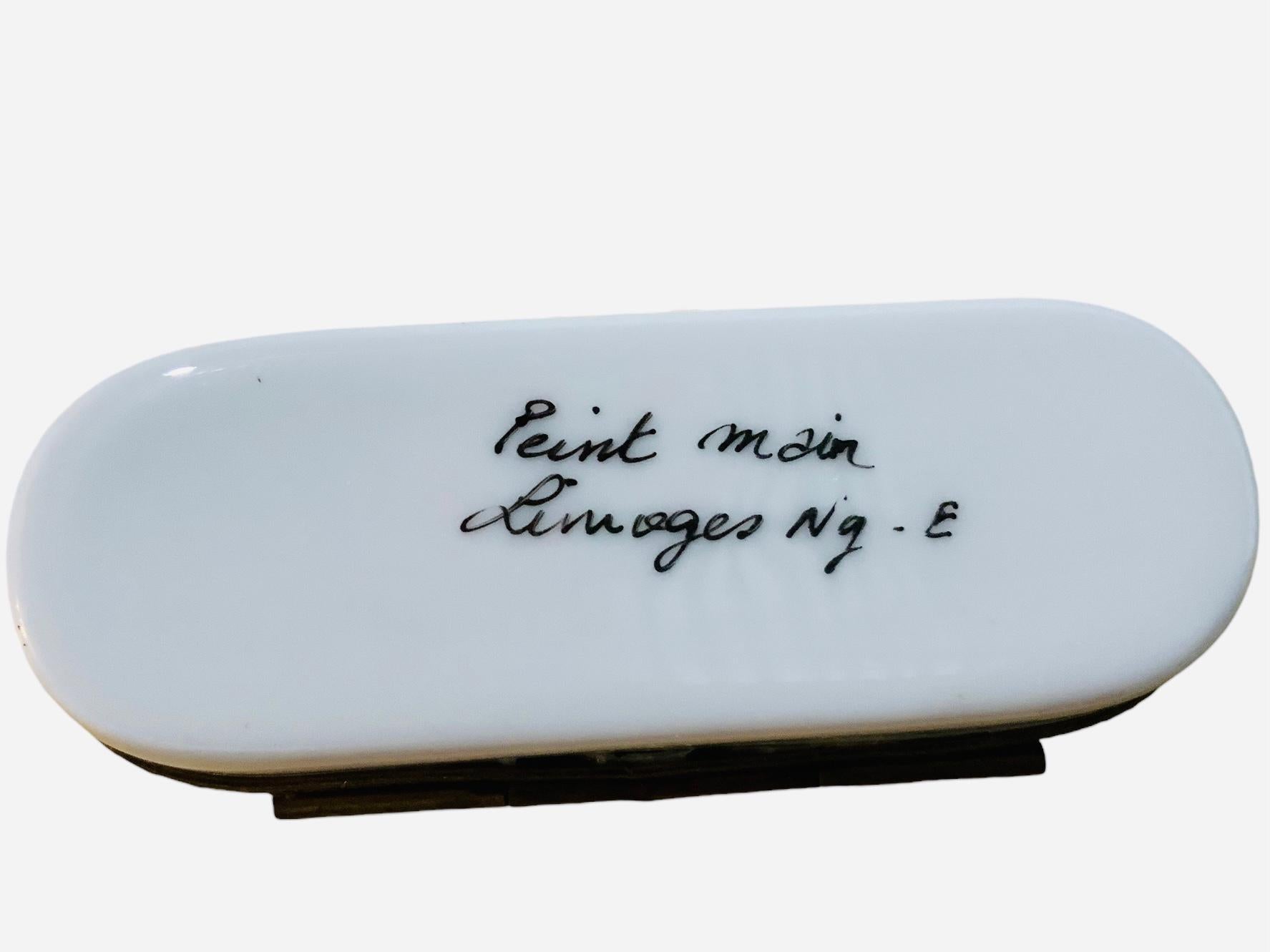 Caja de baratijas Aguja de porcelana de Limoges siglo XX en venta
