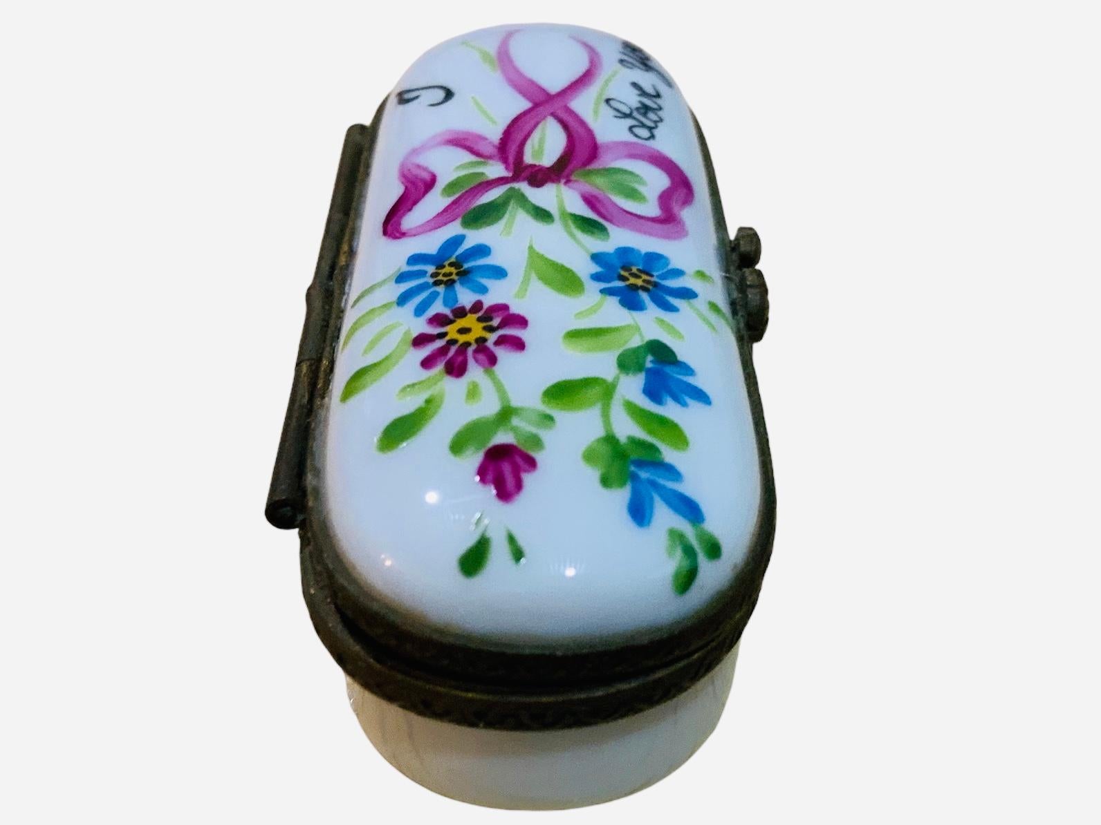 Caja de baratijas Aguja de porcelana de Limoges en venta 1