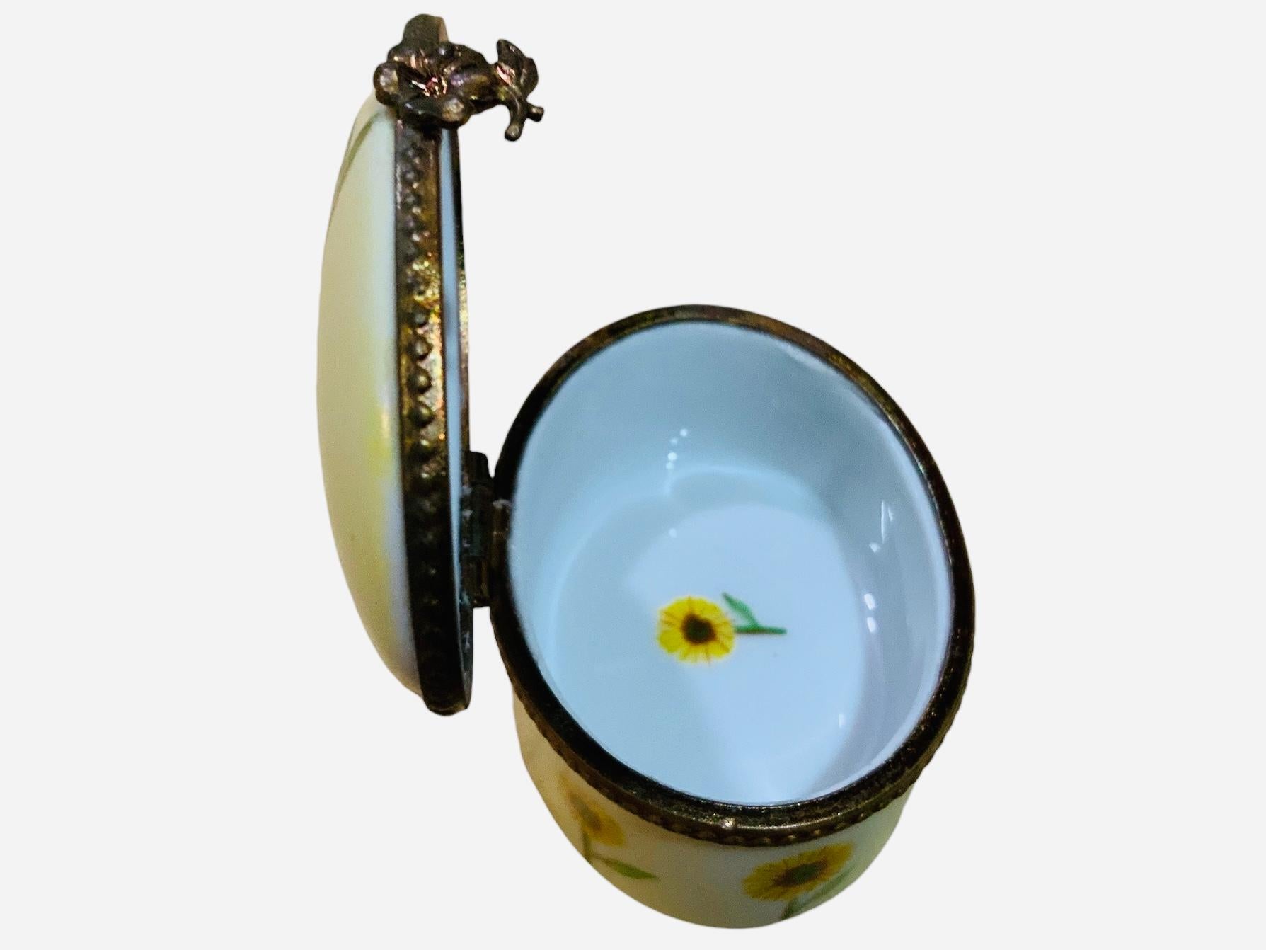 Caja de baratijas ovalada de porcelana de Limoges siglo XX en venta