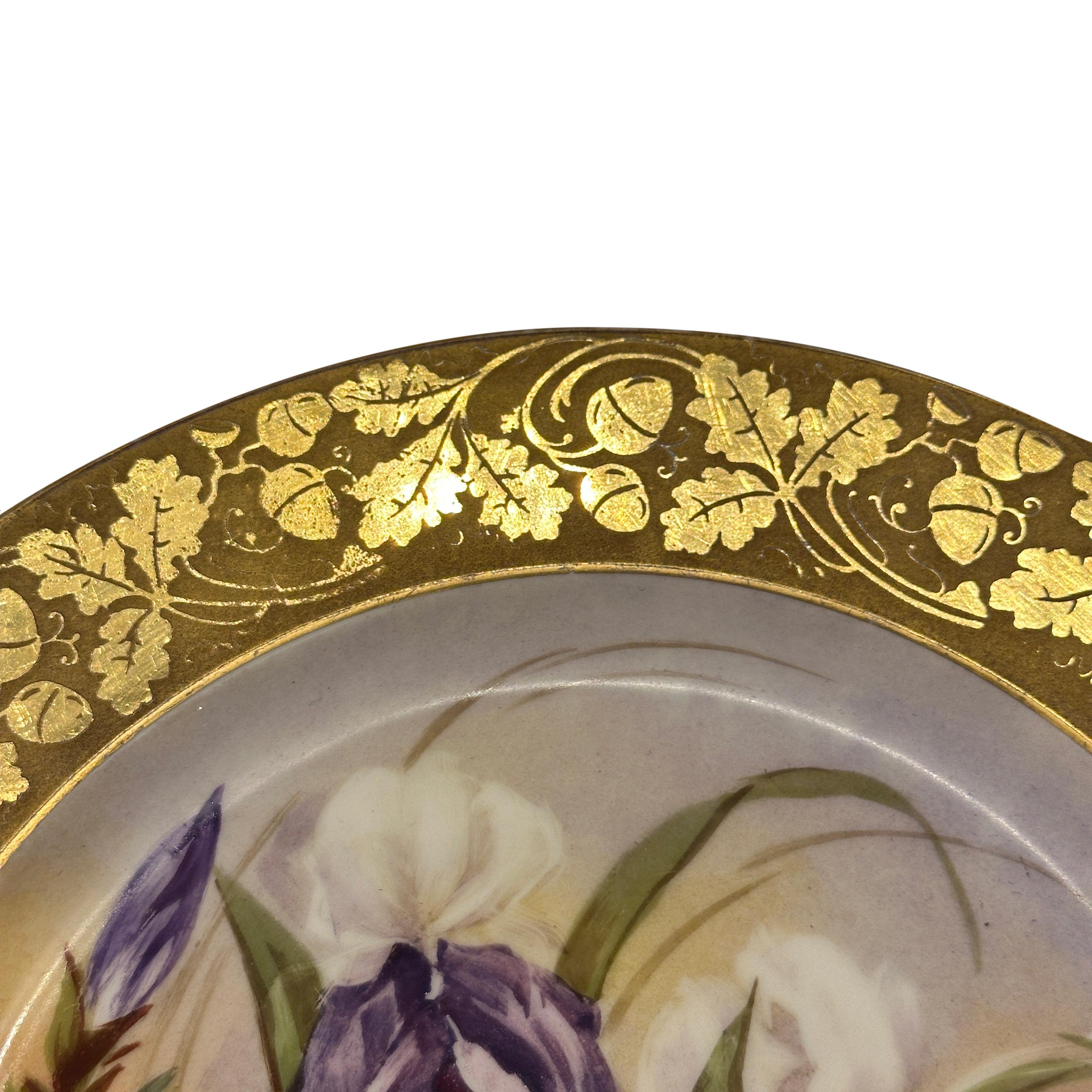 Limoges porcelain plate hand-painted flowers circa 1903–1912 In Good Condition For Sale In Paris, FR