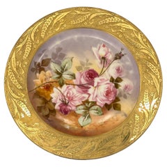 Assiette en porcelaine de Limoges, bordure dorée, roses peintes à la main, vers 1903-1912