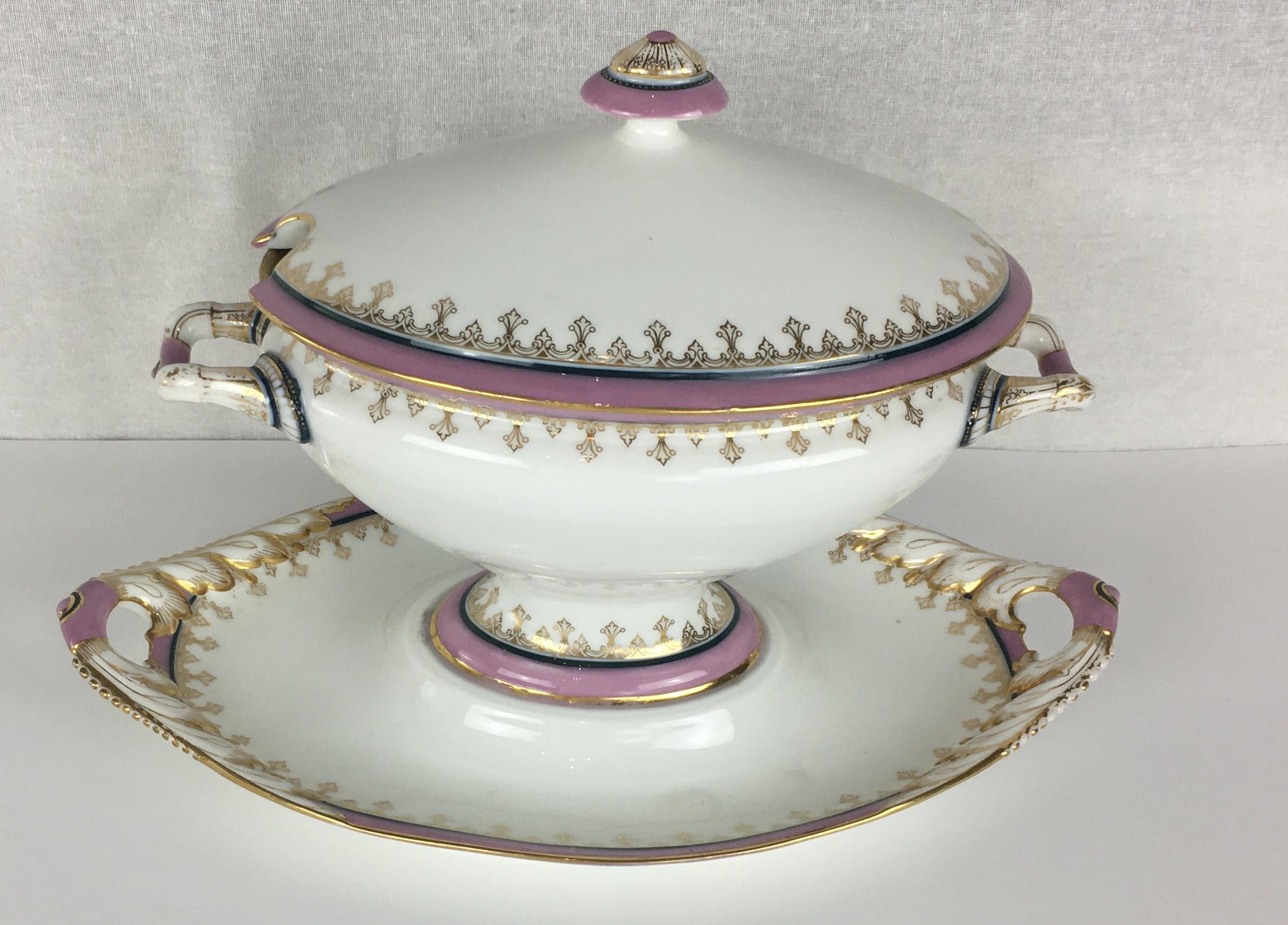 20th Century Set of 6 Limoges Porcelain Serving Dishes, Platters, Bowl and Gravy Boats Set