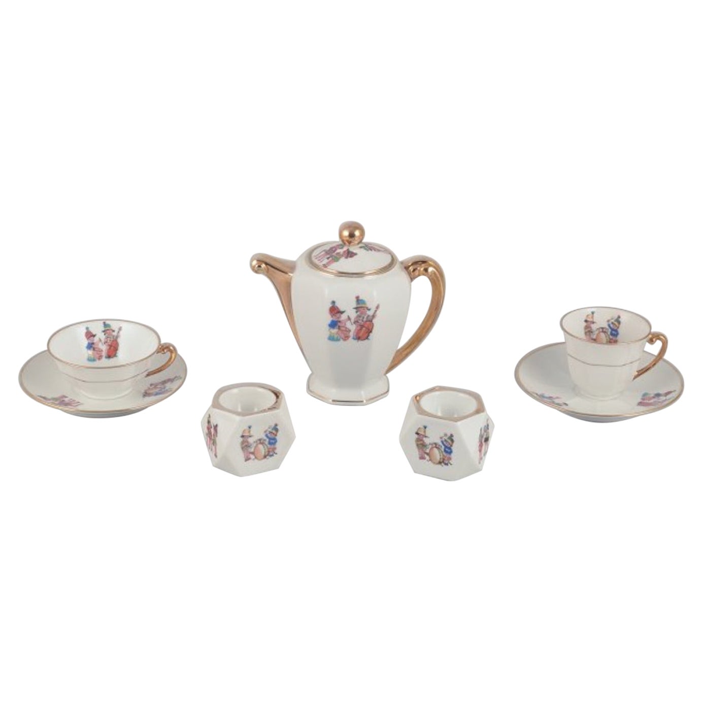 Limoges Porcelaine, France. Seven pieces of porcelain. 1930s/40s