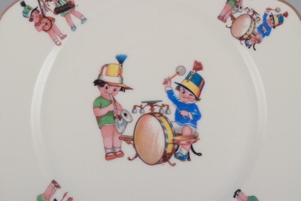 Porcelana de Limoges. Tres platos de porcelana con motivos de niños músicos en venta 2
