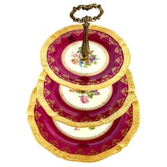 Centrotavola a tre piani in porcellana Limoges Ribes, Gilt & Flora Decor