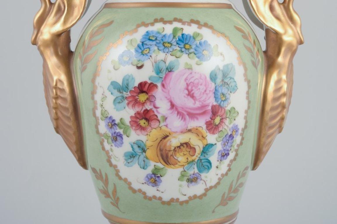 Limoges/Sevres, France. Porcelain vase on a pedestal, handles shaped like swans. In Excellent Condition In København, Copenhagen