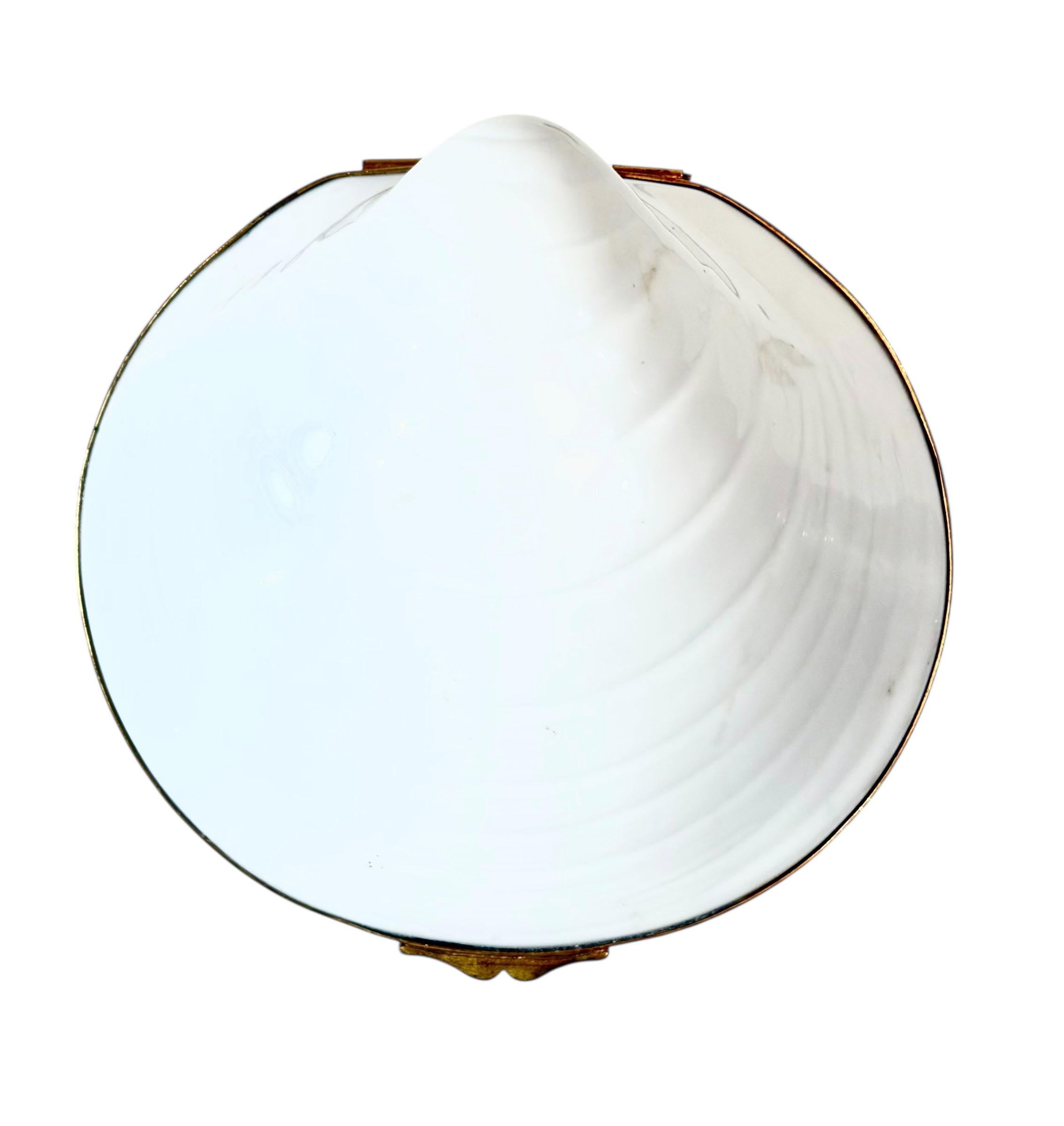 Limoges Shell Box In Good Condition For Sale In Tampa, FL