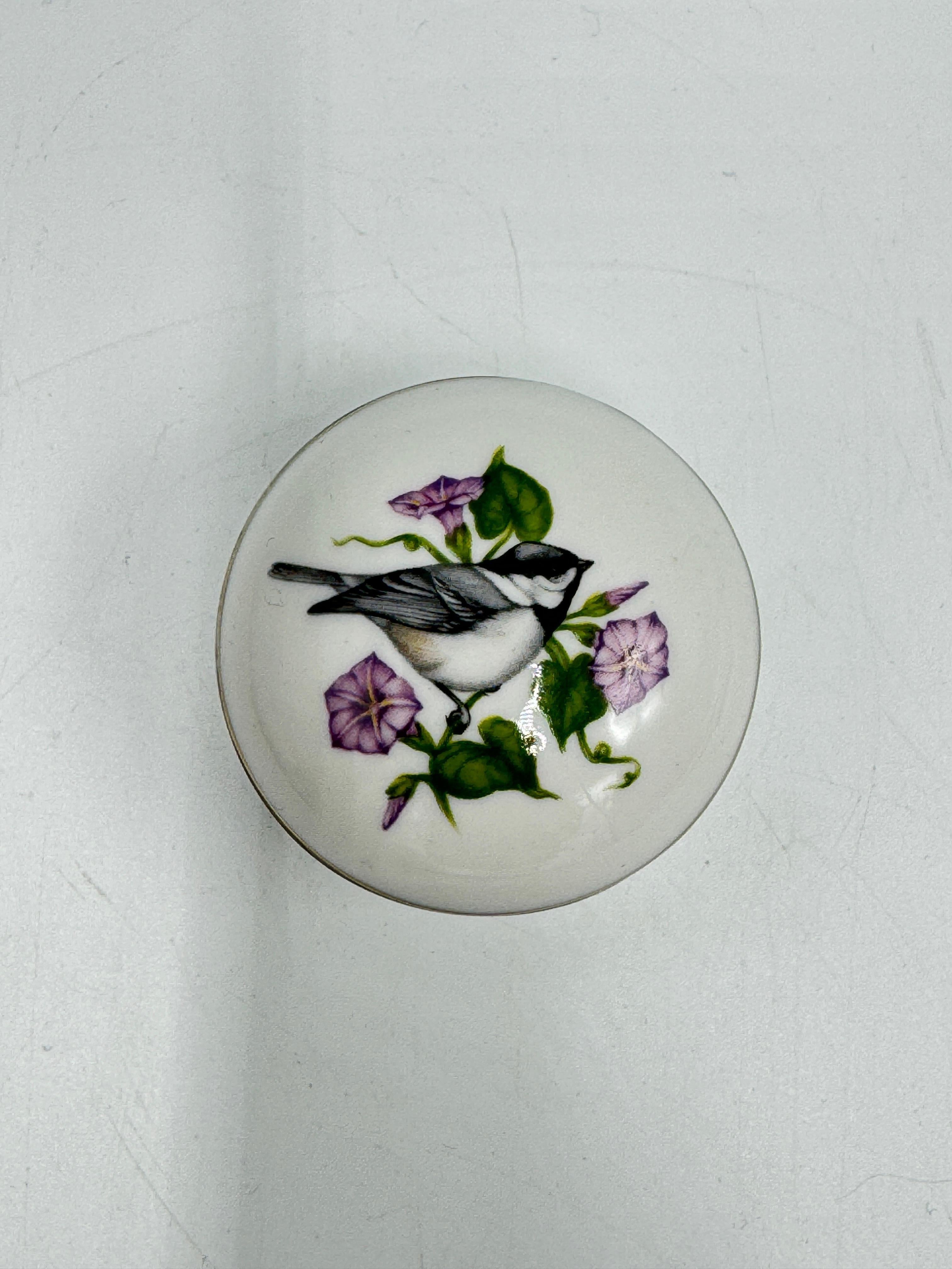XXIe siècle et contemporain Boîte en porcelaine « The Songbirds of Springtime » de Limoges en vente