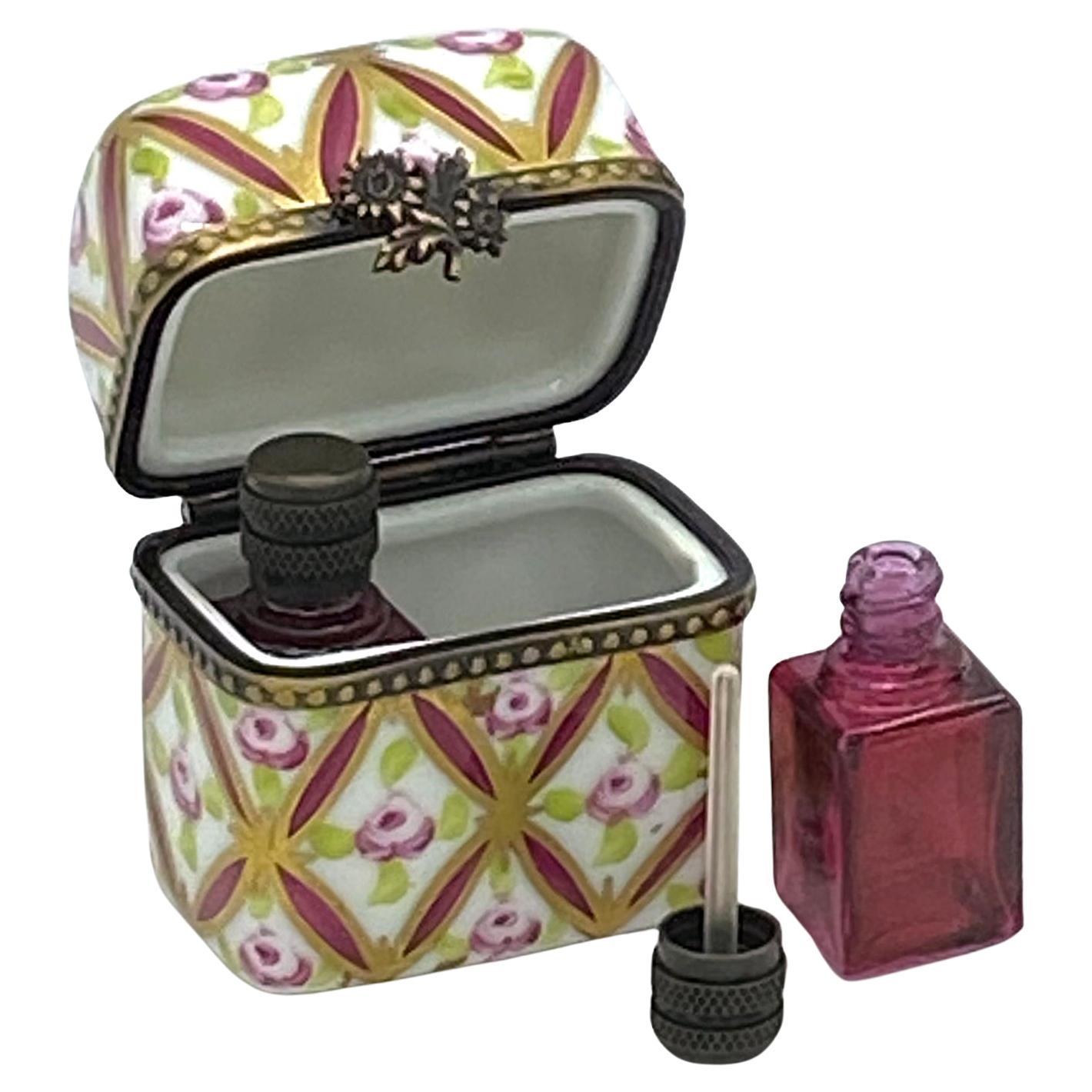 trinket box with trinket inside