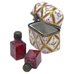 Boîte à bijoux de Limoges avec bouteilles de parfum