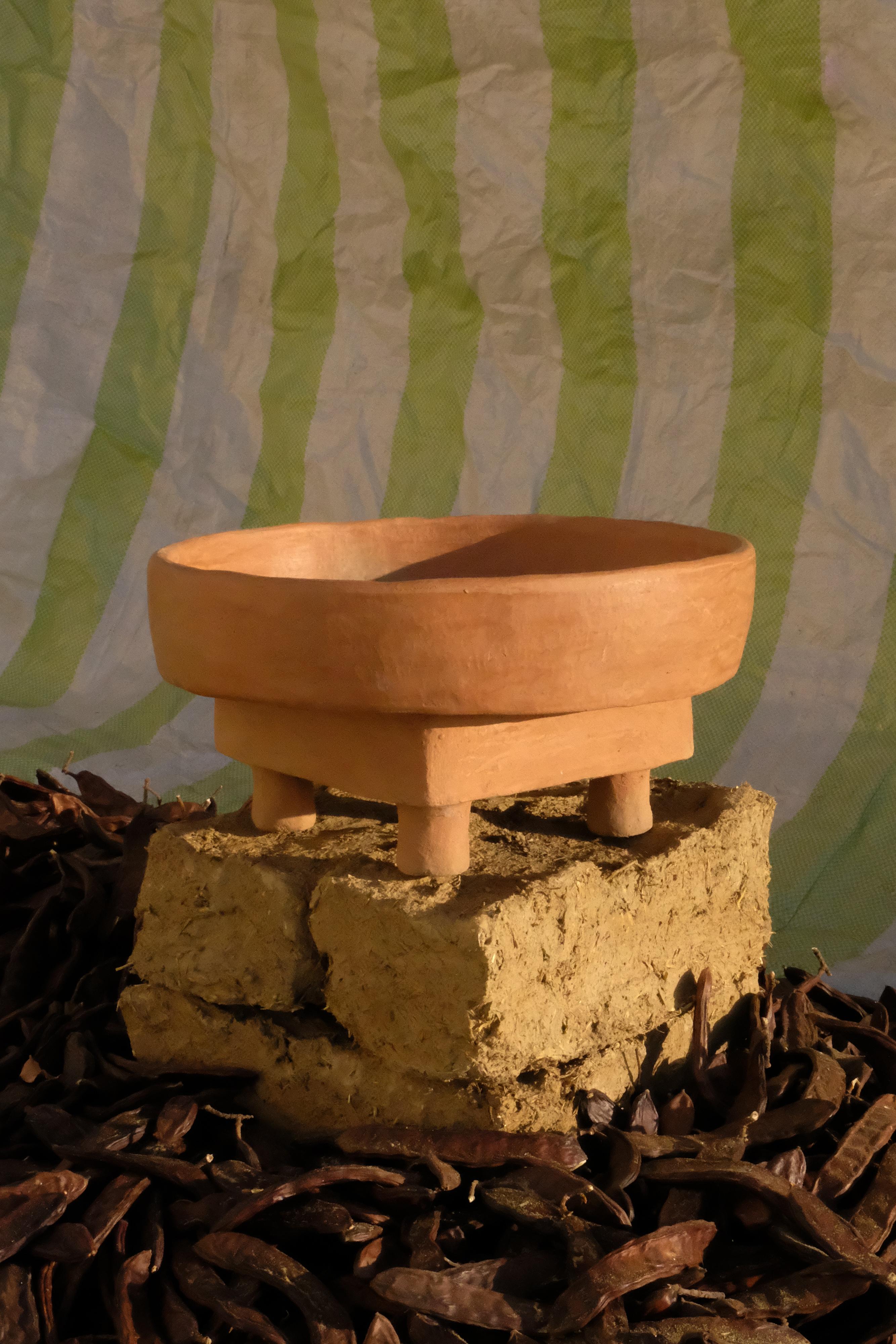 - Handbuilt terracotta side tables
- made of clay collected from the potter's surroundings.
- made in the Moroccan Rif mountains by the potter Houda.
- co-created by the potter Houda x memòri team

Approximate measurements: Ø 11.8 x 7.9 in // Ø 30 x