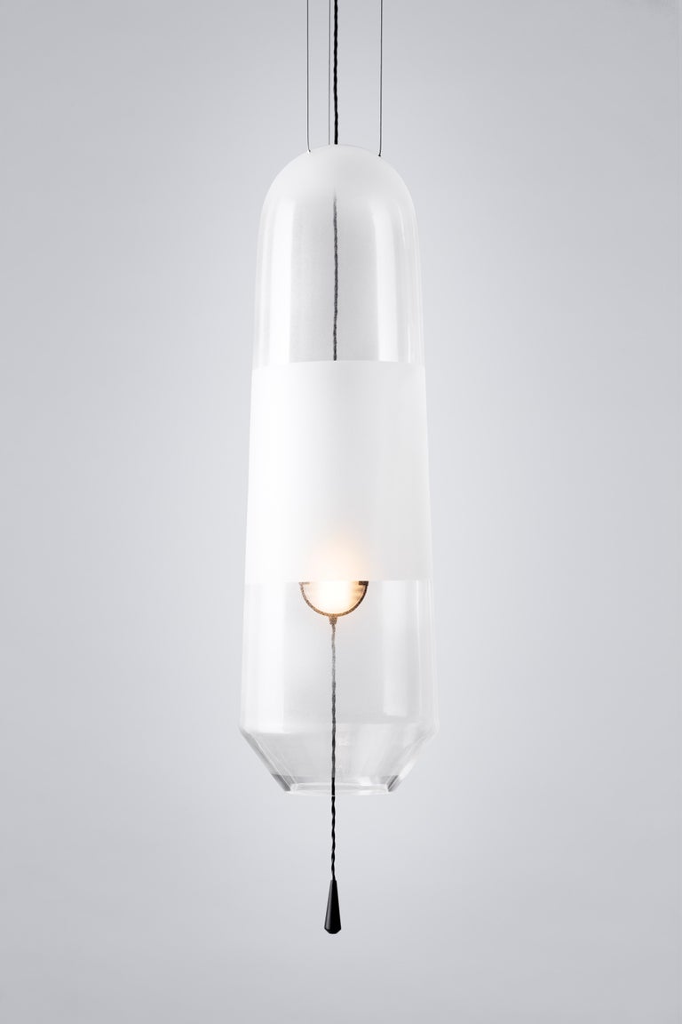 To order the Full-swing version please check our storefront.

Our limpid light size L in shade “Clear” is a pendant light, decorative light made in Europe.
The Limpid Lights collection, a series of lighting objects that incorporate movement as a key