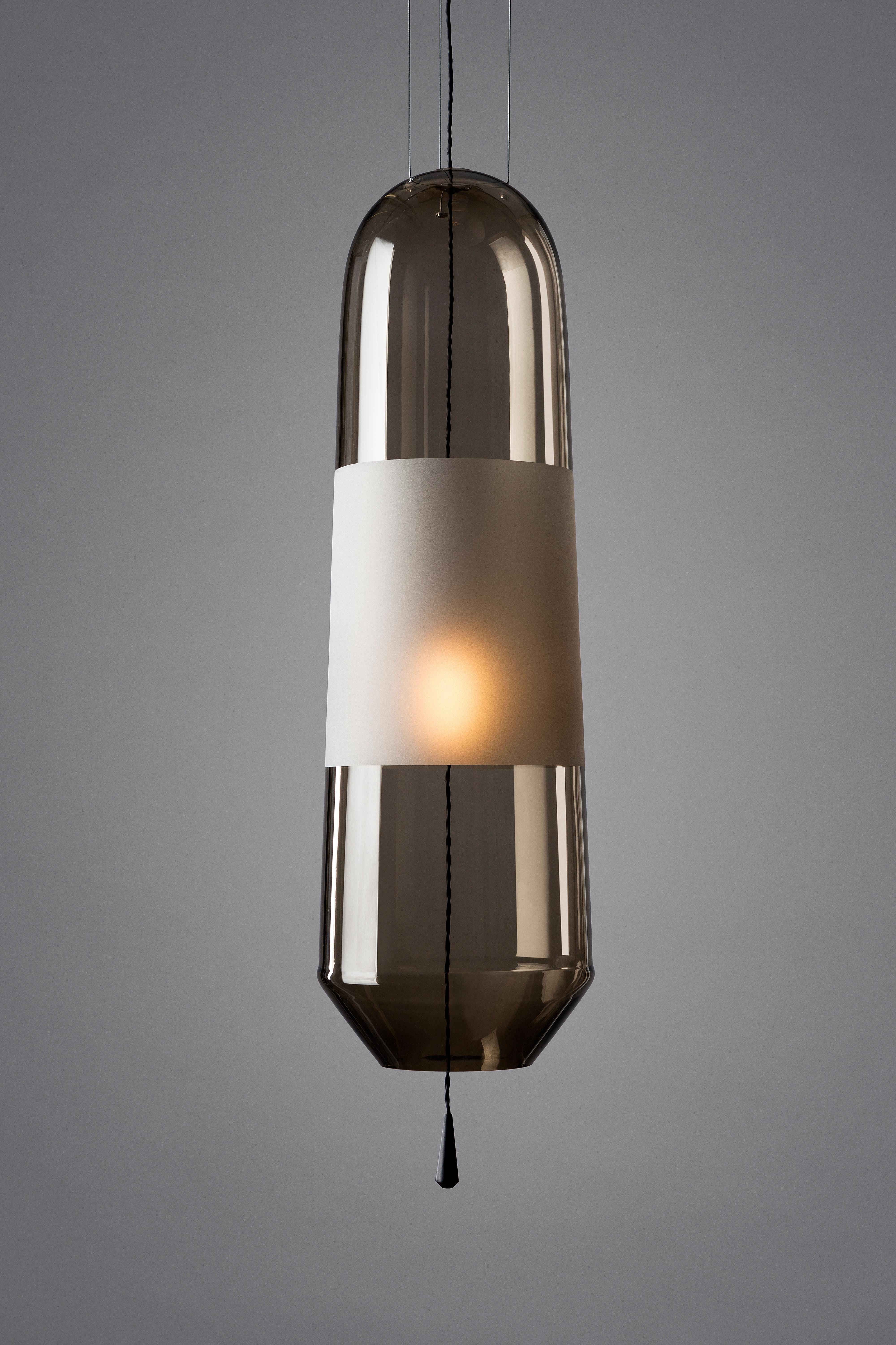 Our limpid light size L in shade “Smoke” is a pendant light, decorative light, made in Europe.
The Limpid Lights collection, a series of lighting objects that incorporate movement as a key element of its design.
By moving the light source away from,