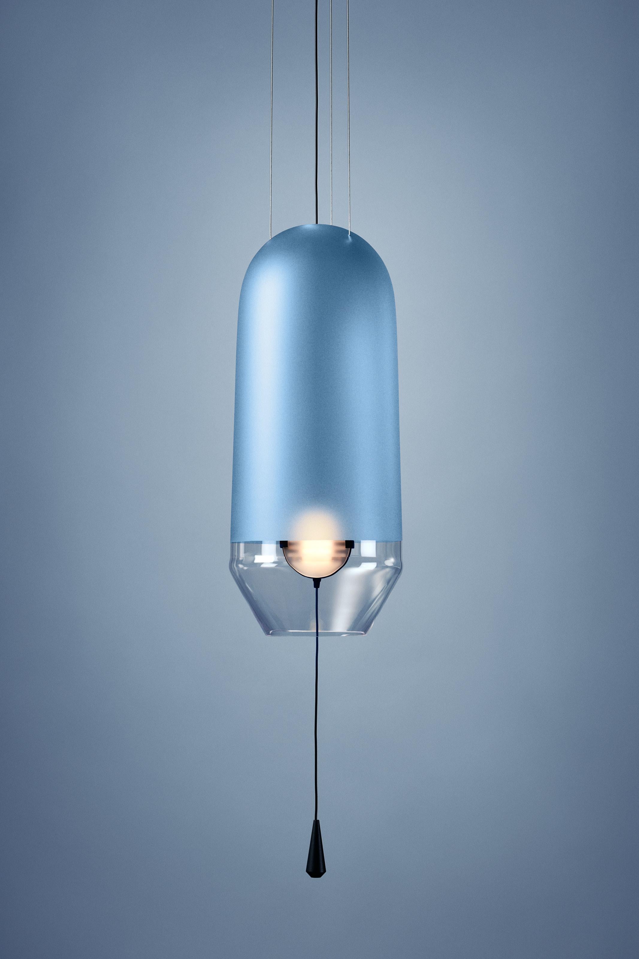 La collection Limpid Lights, une série d'objets d'éclairage qui intègrent le mouvement comme élément clé de leur conception.
En éloignant ou en rapprochant la source lumineuse de l'objet éclairé, il est possible d'adapter l'intensité de la lumière.