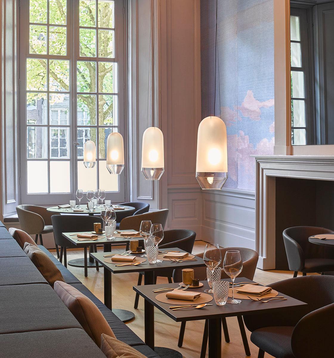 XXIe siècle et contemporain Lampe décorative Limpid Light S bleuquartz pleine fleur, verre soufflé à la main en vente