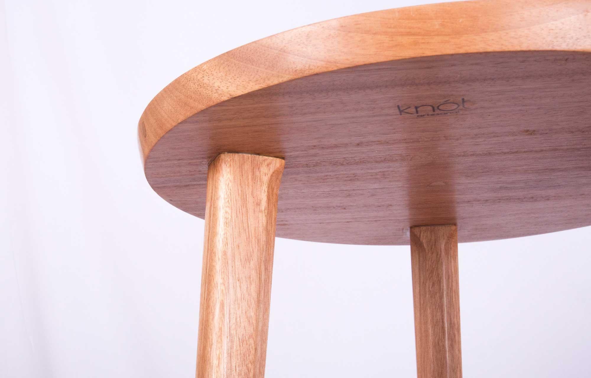 Lin Contemporary Stool/Side Table in Brazilian Hardwood by Knót Artesanal im Zustand „Neu“ im Angebot in Paraty, Rio de Janeiro