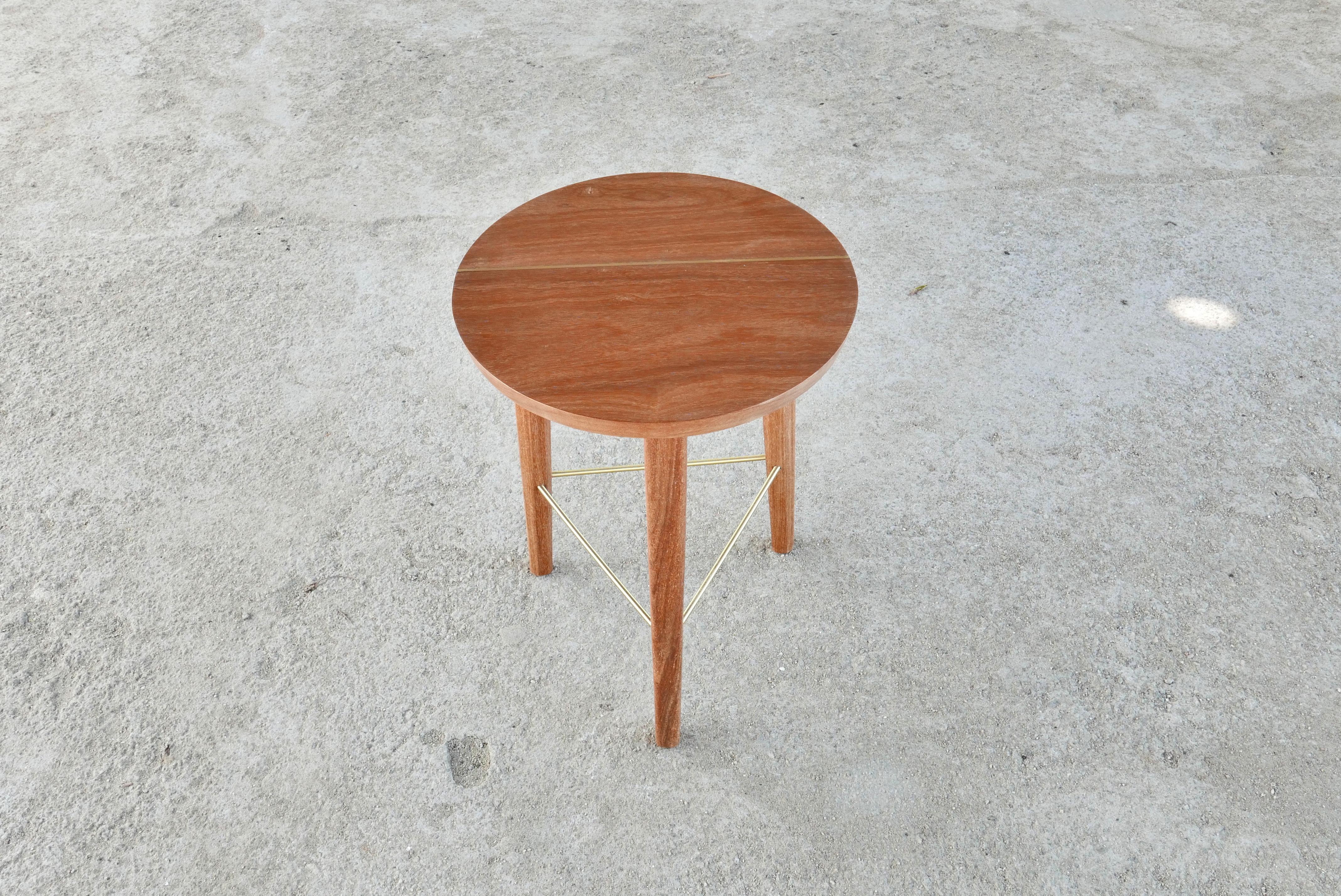 XXIe siècle et contemporain Tabouret minimaliste 'Lin' en bois dur brésilien par Knót Artesanal en vente