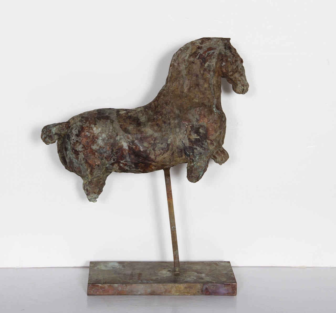 Constelación Del Caballo Menor, escultura de sobremesa de bronce by Binkele - Figurative Sculpture Oro de Lina Binkele