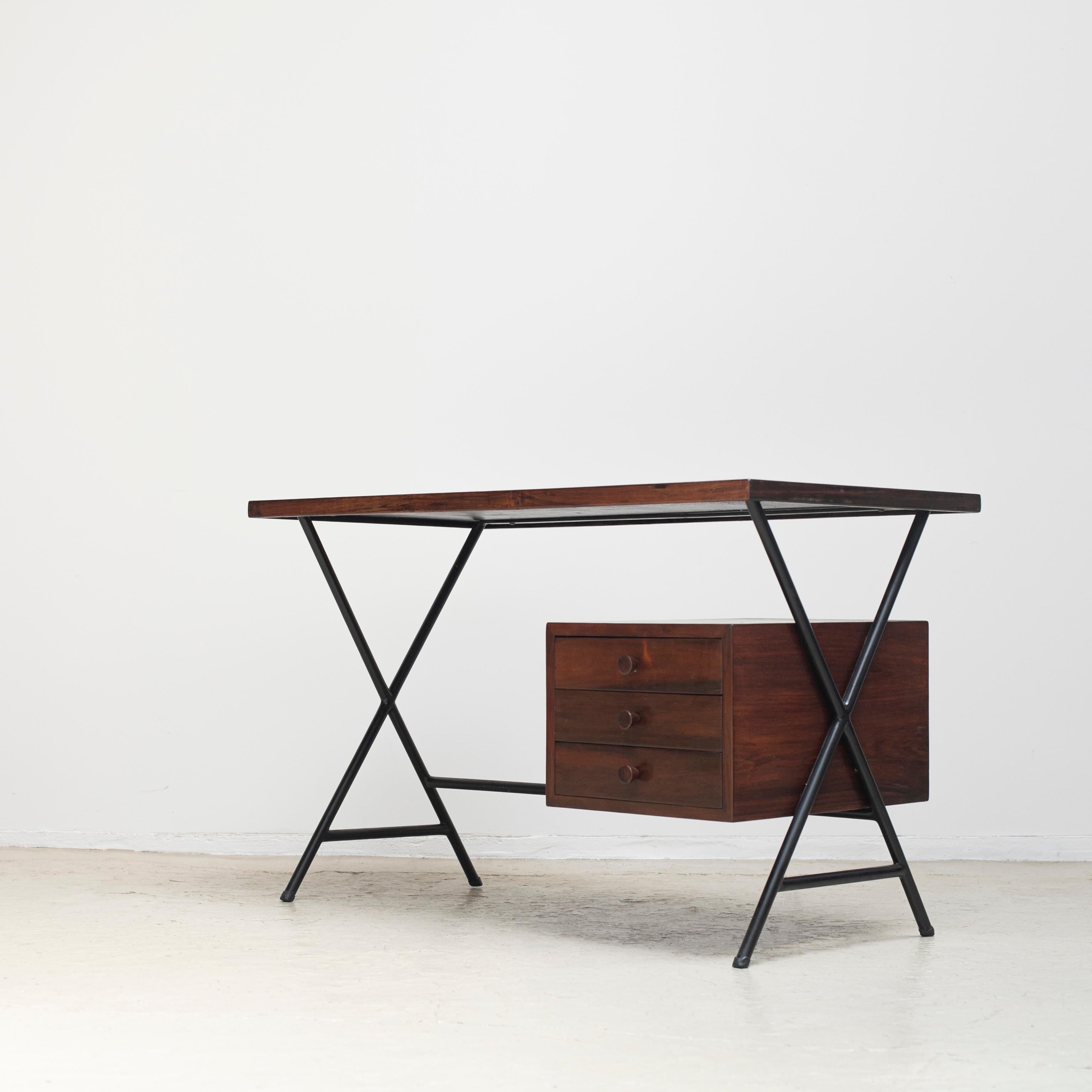 Writing desk designed by Lina Bo Bardi and Giancarlo Palanti for Studio d'Arte Parma in 1949.
Made with rosewood and lacquered steel.