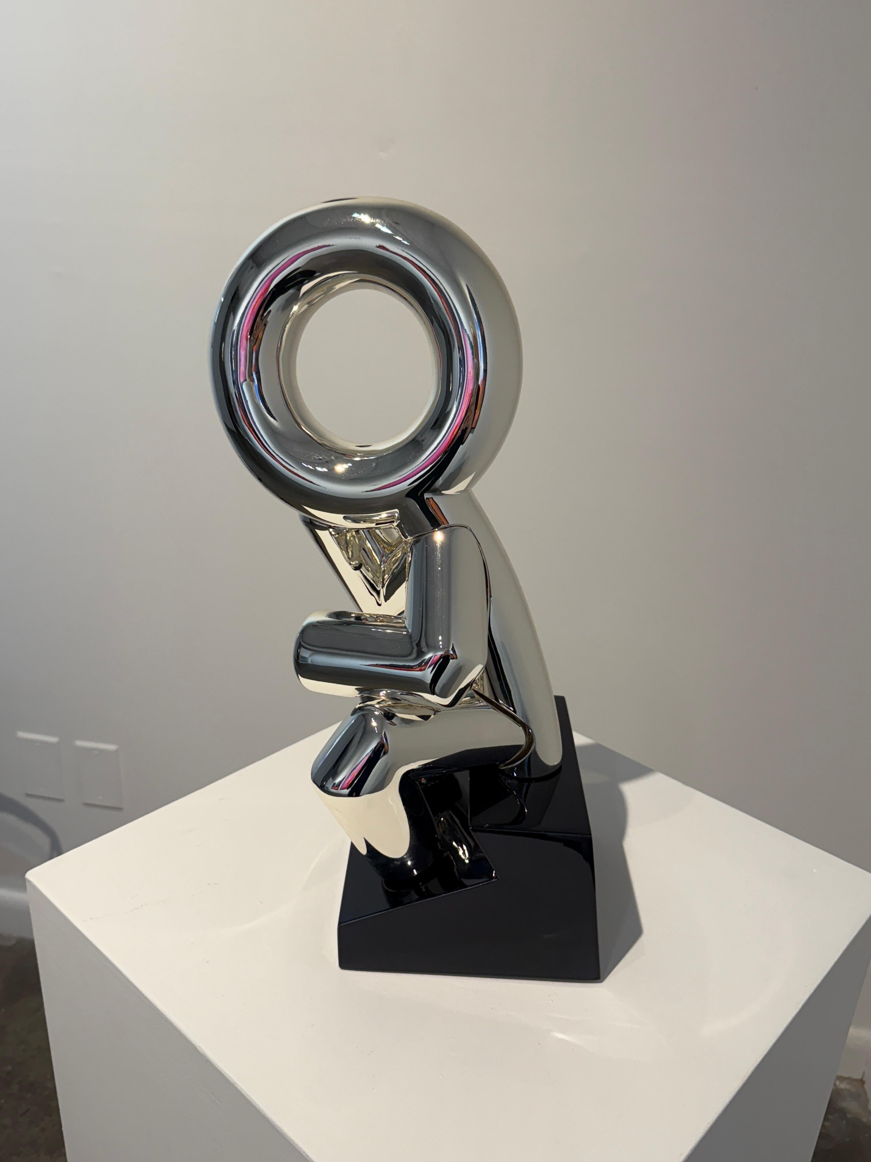 Maestro sulla Roccia (argento) - Sculpture di Lina Condes