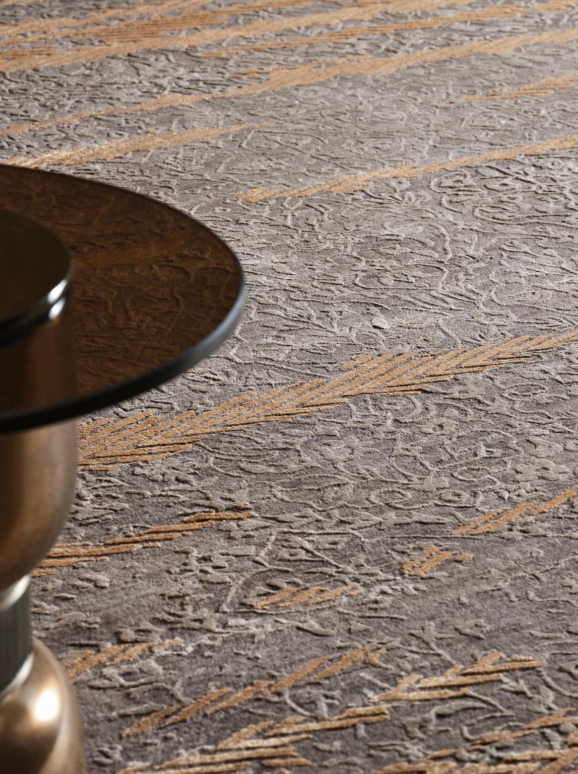 Noué à la main LINA Hand Knotted Rug in Yale Blue And Rust Colours by Hands en vente