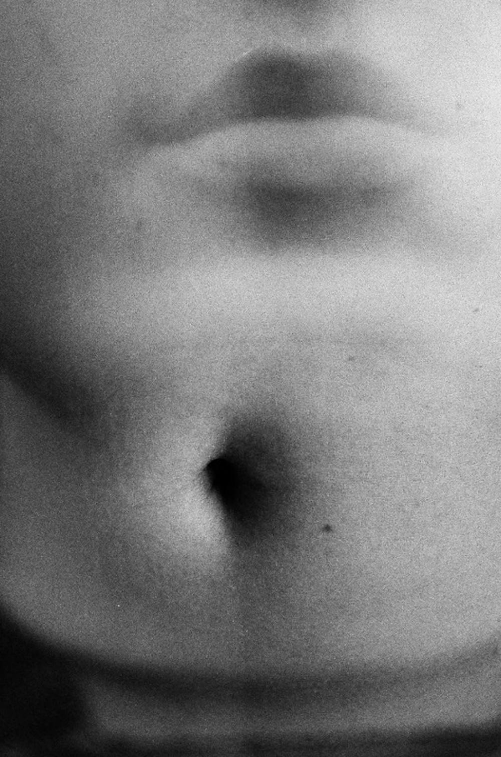 LINA SCHEYNIUS (*1981, Sweden)
Untitled (Touching)
2021
Fibre-based silver gelatin print
Sheet 90 x 60 cm (35 3/8 x 23 5/8 in.) 
Edition of 3, plus 2 AP; Ed. no. 1/3
Print only

Touchingly casual, Lina Scheynius captures scenes from her daily life,