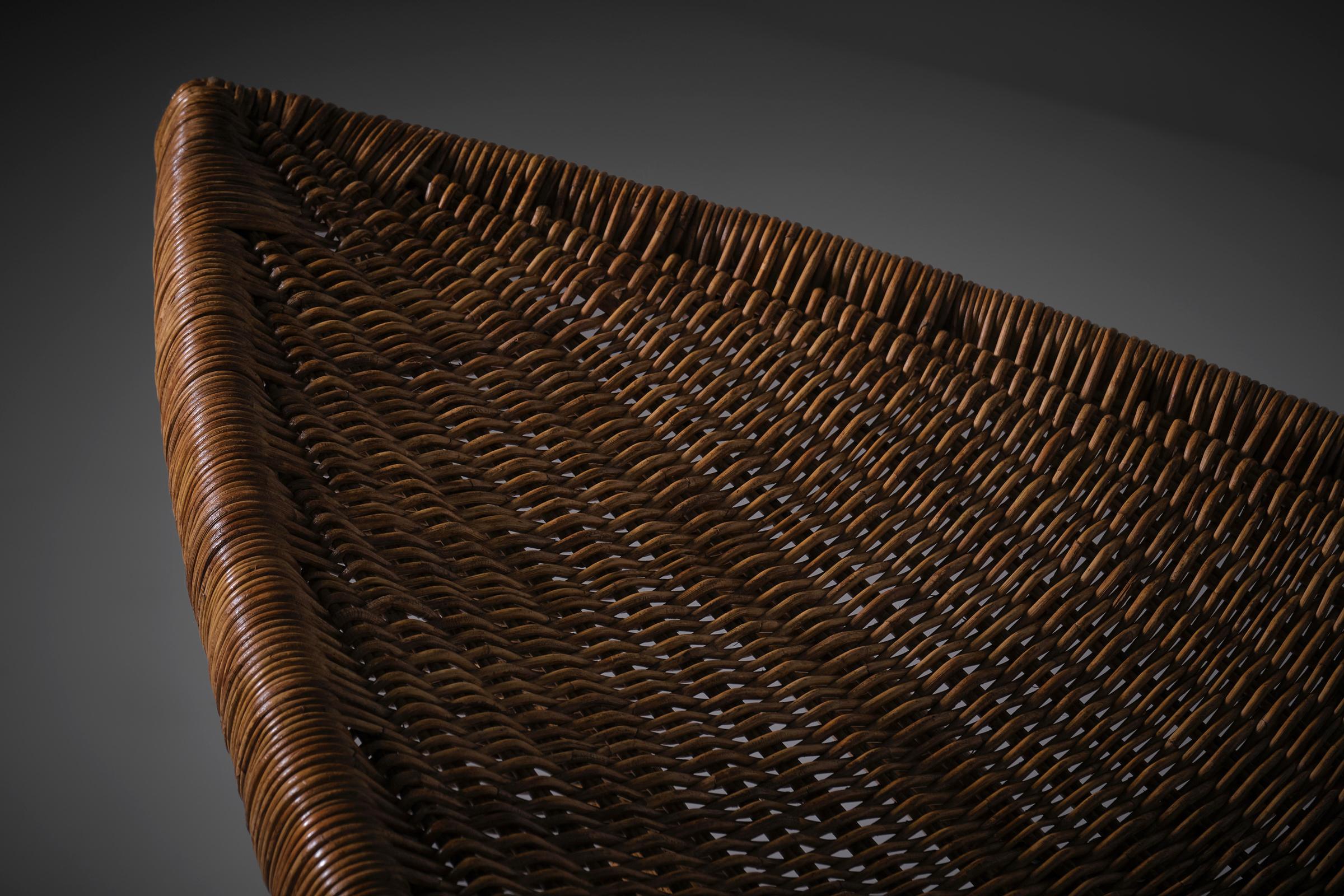 Mid-Century Modern Lina Zervudachi Rattan 'Fish' chaise longue for Elsa Schiaparelli, France 1950s For Sale