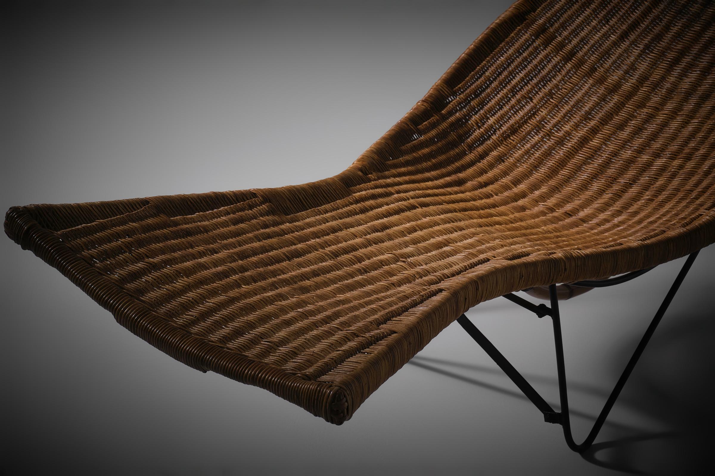 Lina Zervudachi Rattan 'Fish' chaise longue for Elsa Schiaparelli, France 1950s In Good Condition For Sale In Rotterdam, ZH