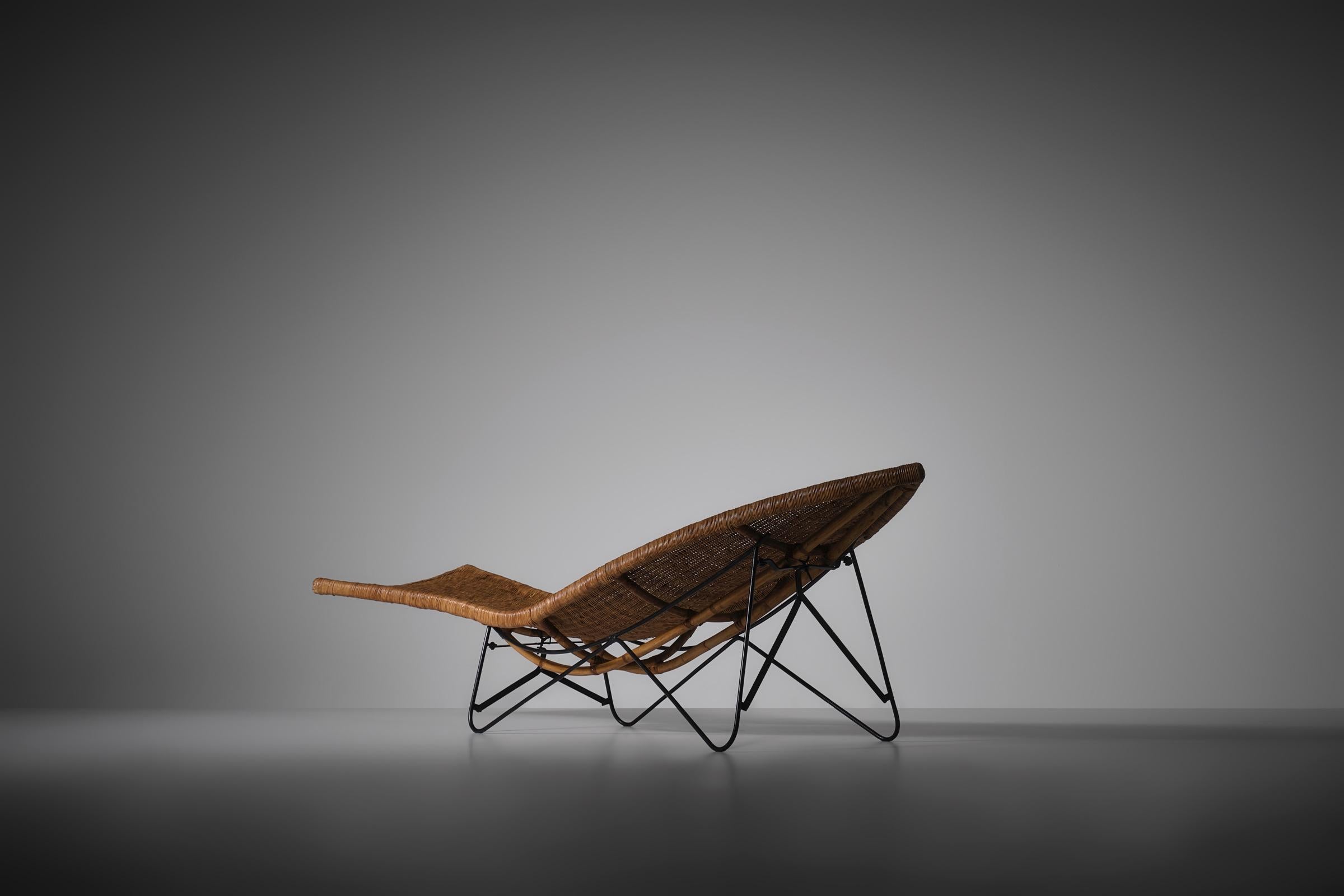 Mid-20th Century Lina Zervudachi Rattan 'Fish' chaise longue for Elsa Schiaparelli, France 1950s For Sale