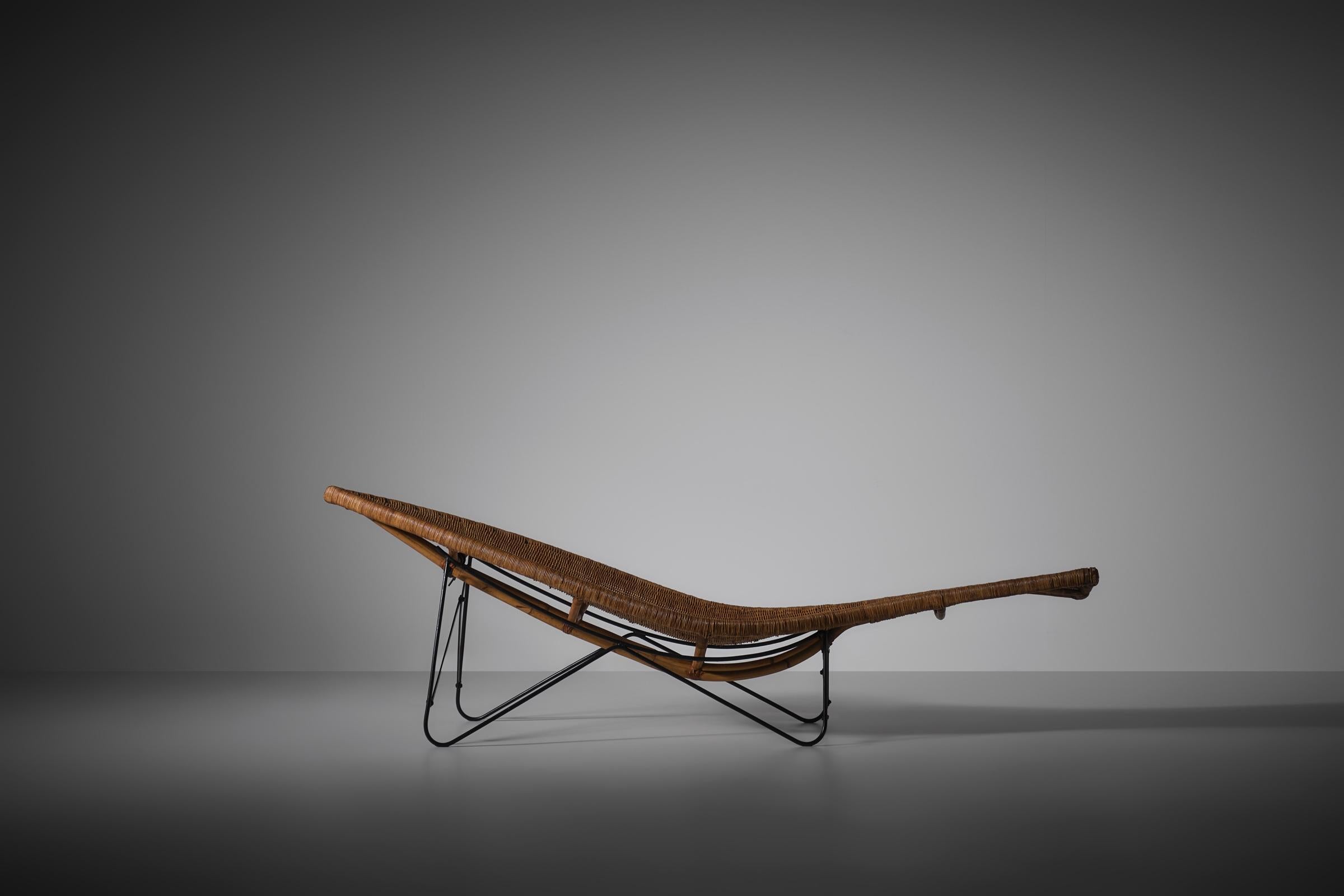 Metal Lina Zervudachi Rattan 'Fish' chaise longue for Elsa Schiaparelli, France 1950s For Sale