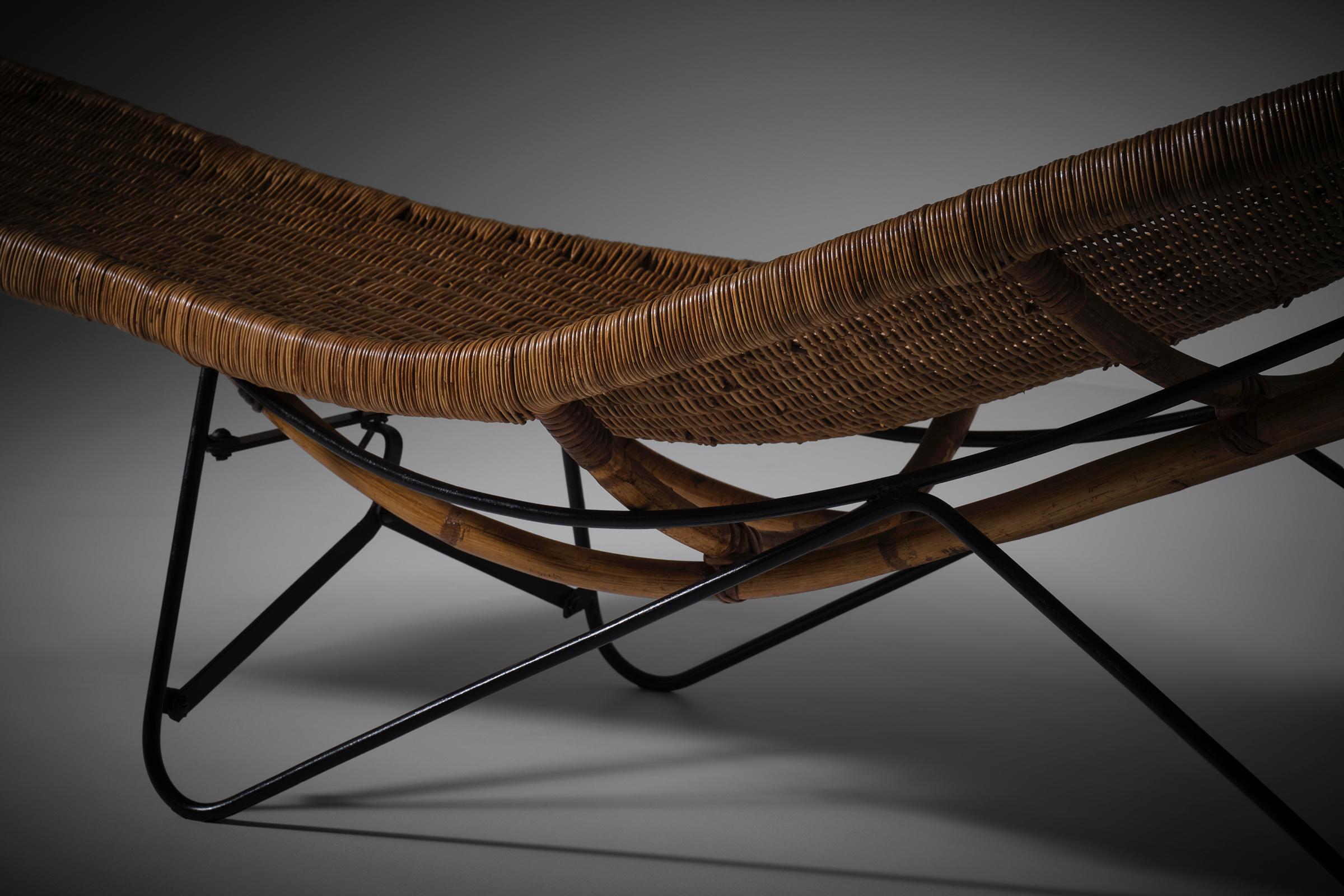Lina Zervudachi Rattan 'Fish' chaise longue for Elsa Schiaparelli, France 1950s For Sale 1