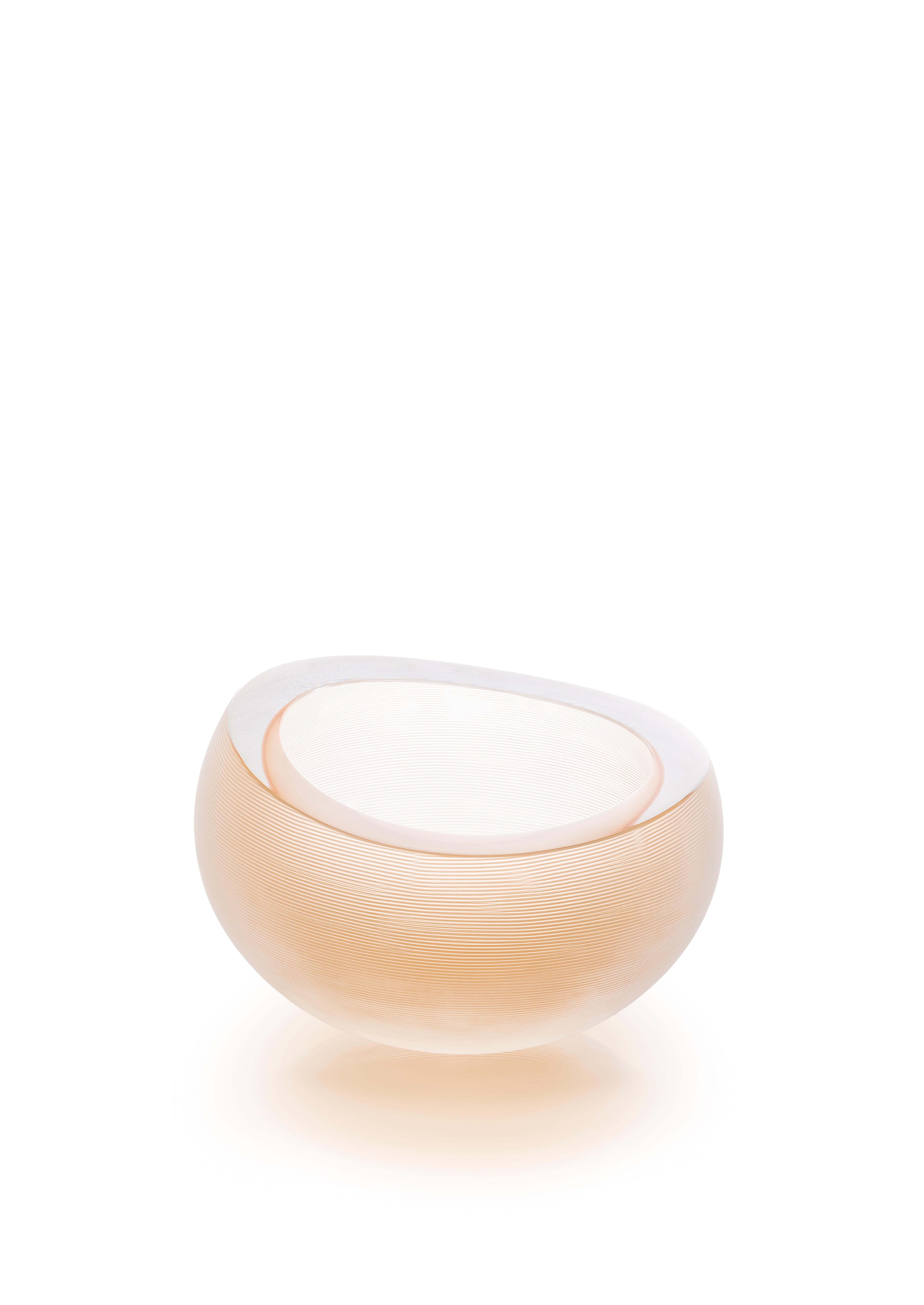 Linae small vase, Murano glass, designed by Federico Peri, 21st century.
The Linae vases — circular pots with a blunt rim are made in solid colour and thick blown Murano glass — are available in three different shapes and different finishes /