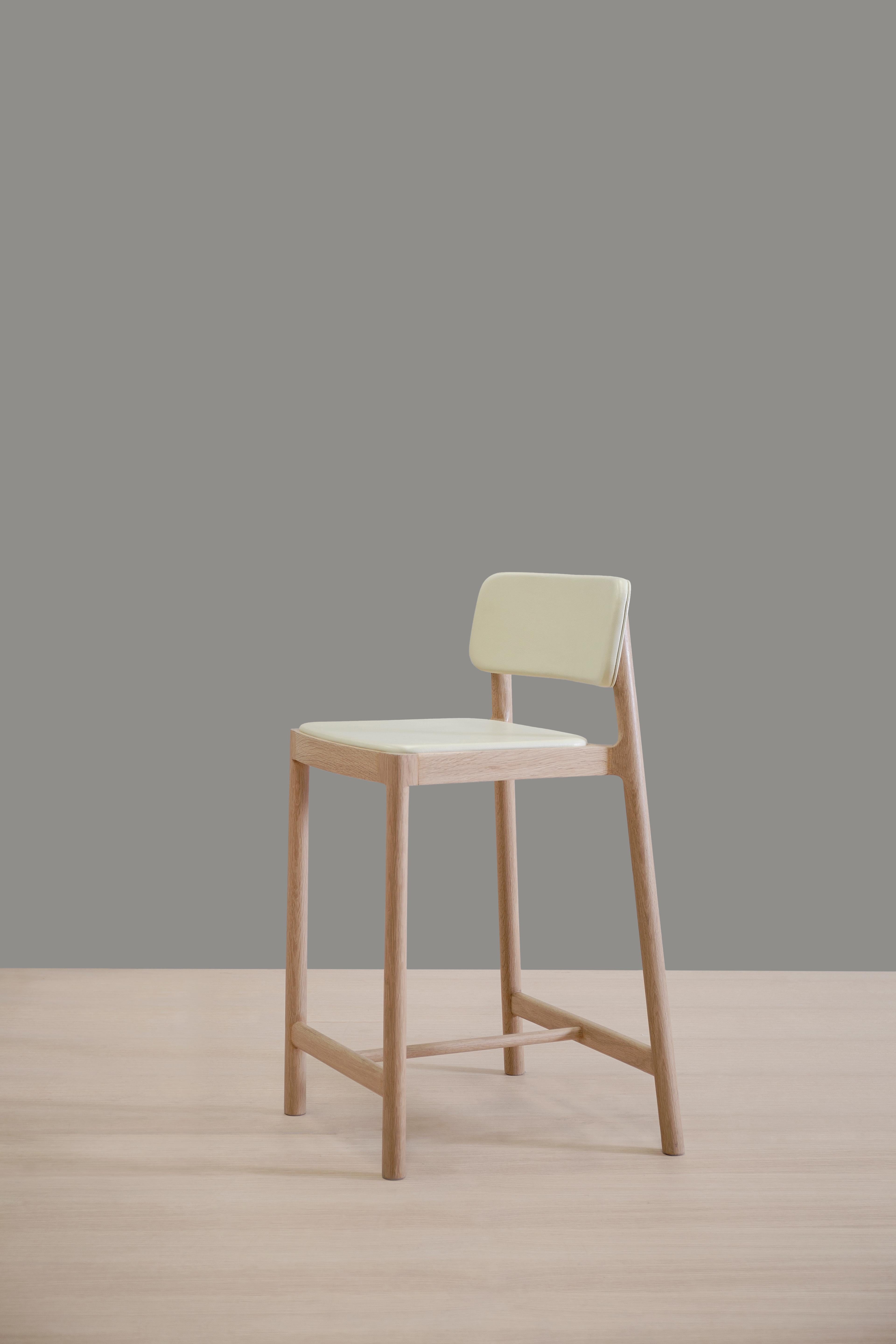 Linard barstool by Thai Hua
Dimensions: D 57 x W 48 x H 91 cm
Materials: oak wood, leather.

Solid holm white oak and bone leather stool.

Thai Hua is an industrial designer originally from Vietnam trained in Switzerland. Since 2003 Thai Hua