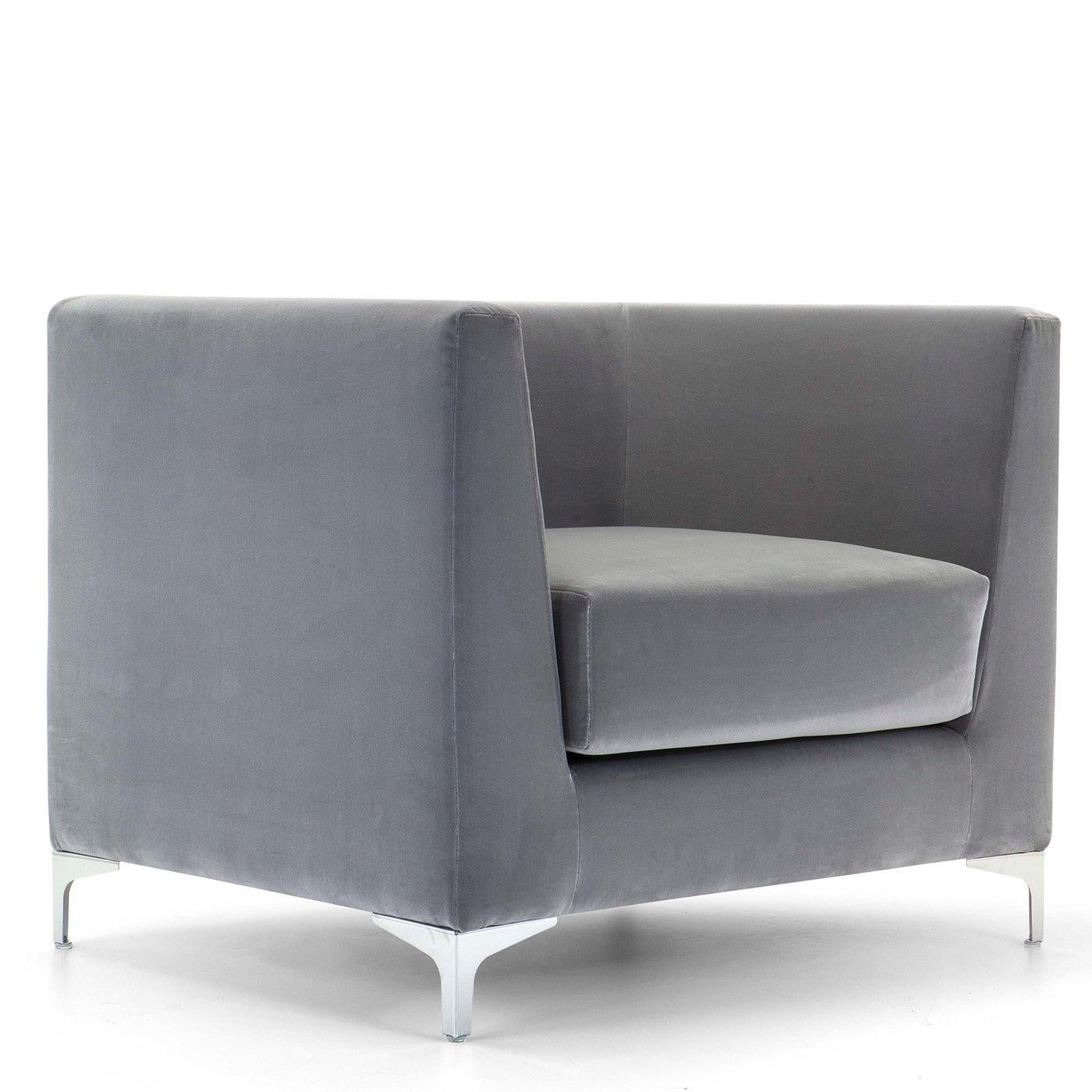 This iconic mid-century design has been updated with precise proportion and a seamless and clean appearance. Masterfully crafted and tailored, this armchair's structured silhouette is generously padded with multi-density polyurethane and covered in