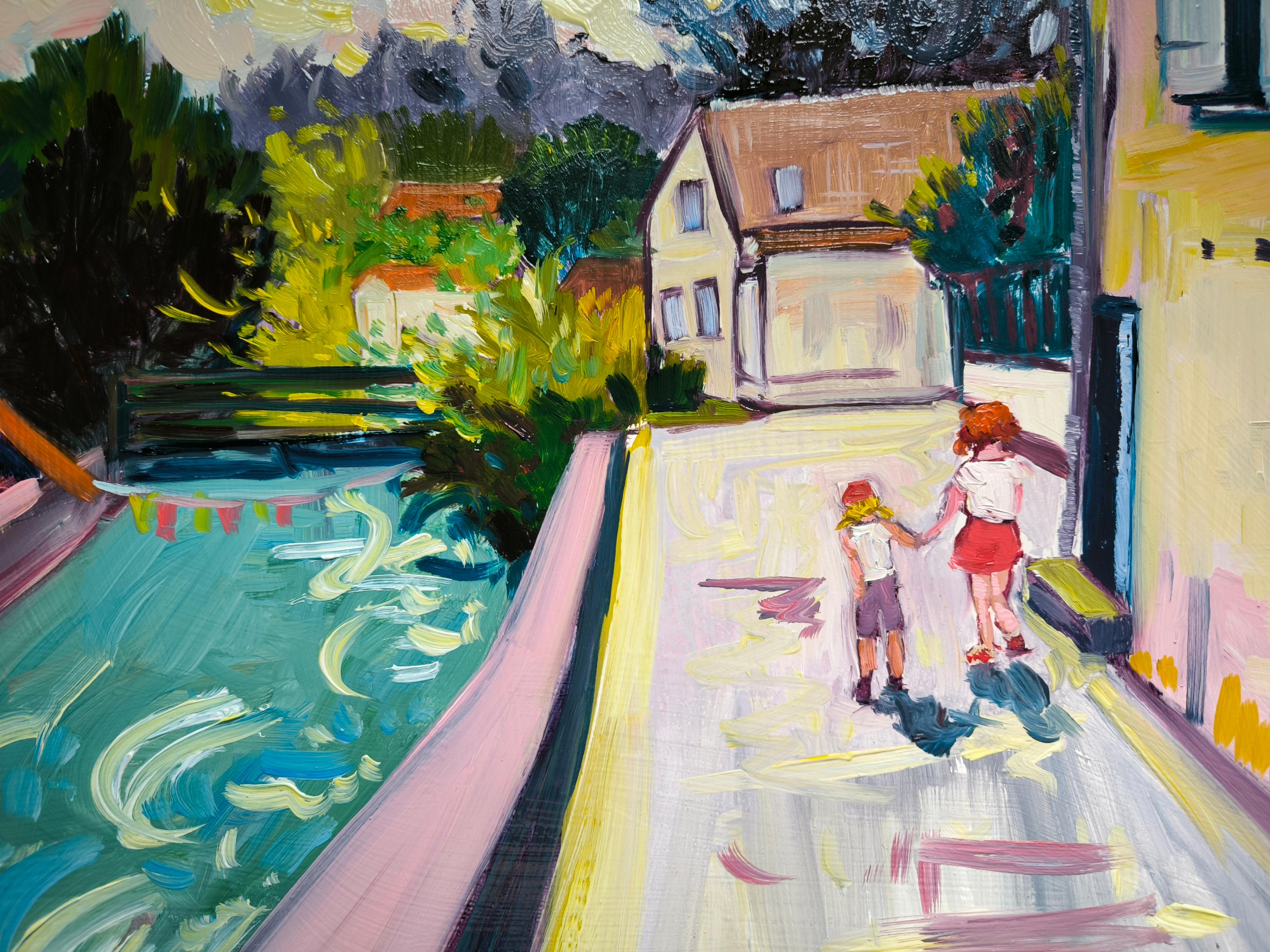 Cette captivante peinture à l'huile de Linda Clerget évoque la sérénité des moments d'enfance passés dans la nature. Baignée d'une lumière chaude et dorée, la scène représente deux sœurs marchant main dans la main le long d'un chemin ensoleillé, au