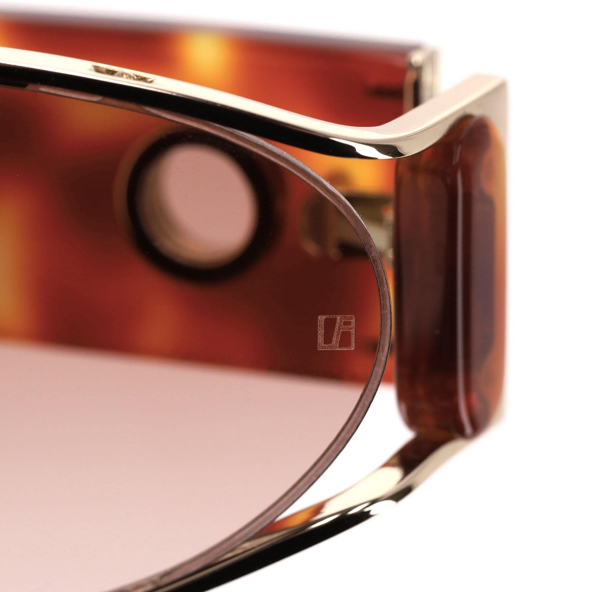 Linda Farrow 22k vergoldete Shelby-Sonnenbrille mit Schildpatt-Armen und Schildpatt-Armen 2