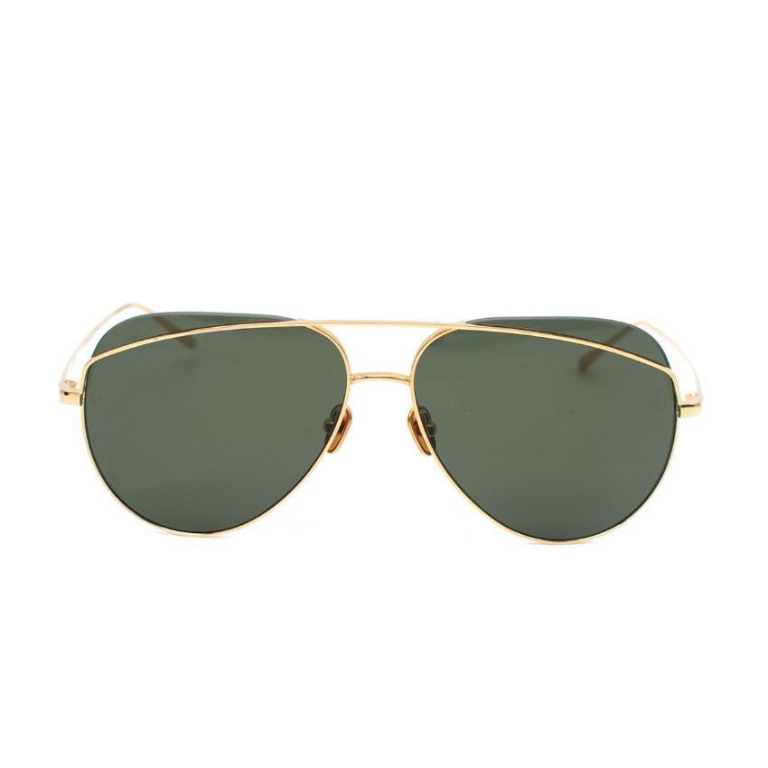 Linda Farrow Colt Petrol Lens Yellow Gold Aviator Sunglasses

- 18-22 carat yellow gold-plated titanium with dark green lenses
- Engineered with ZEISS Pure technology for a scratch and smudge-free flawless surface
- The top bar is sculpted to skim