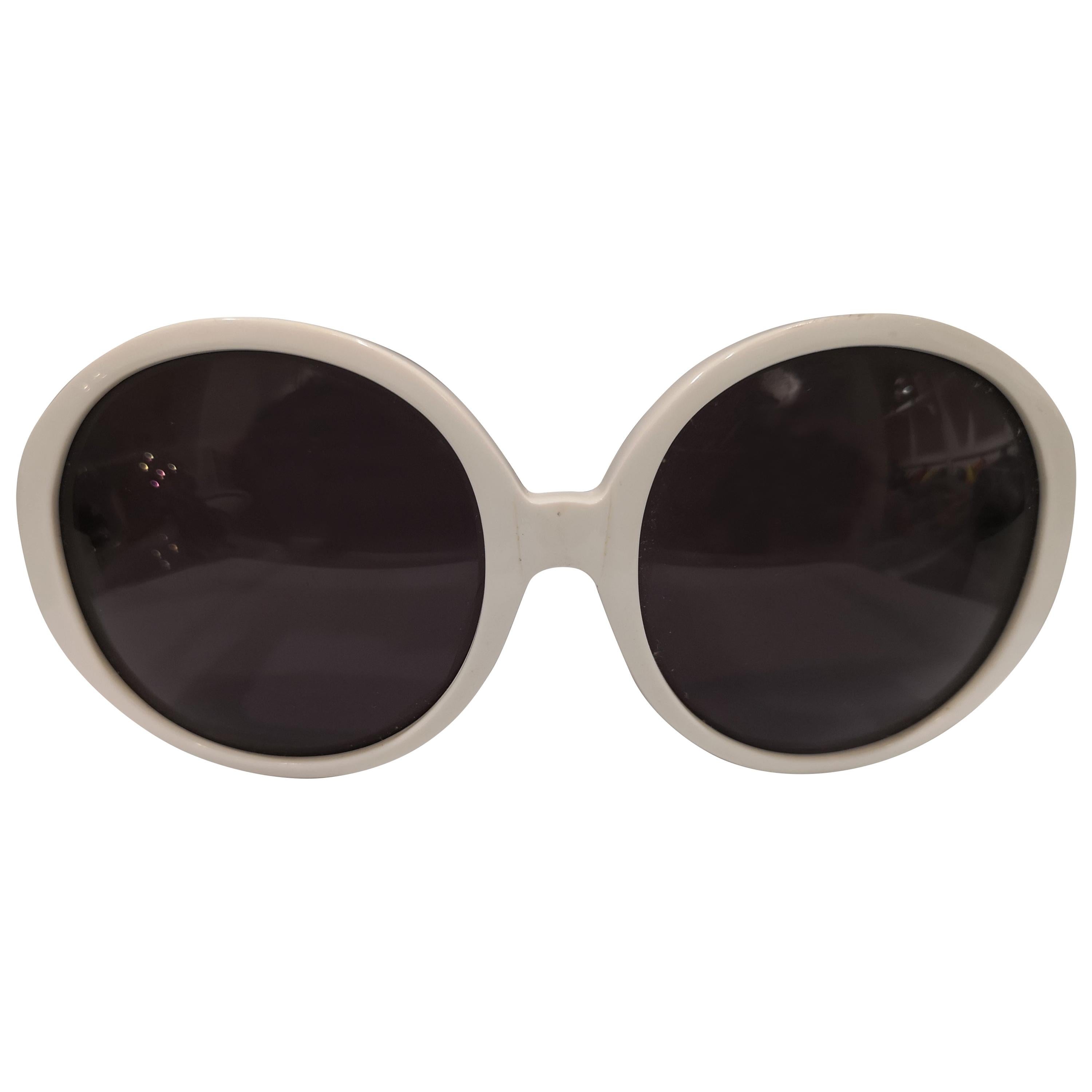 Gafas de sol Linda Farrow Luella Style blancas lentes negras