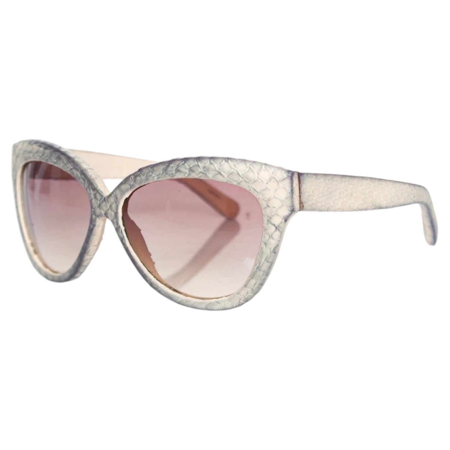 Linda Farrow Lux, Occhiali da sole Cat eye in pelle di serpente color crema in vendita