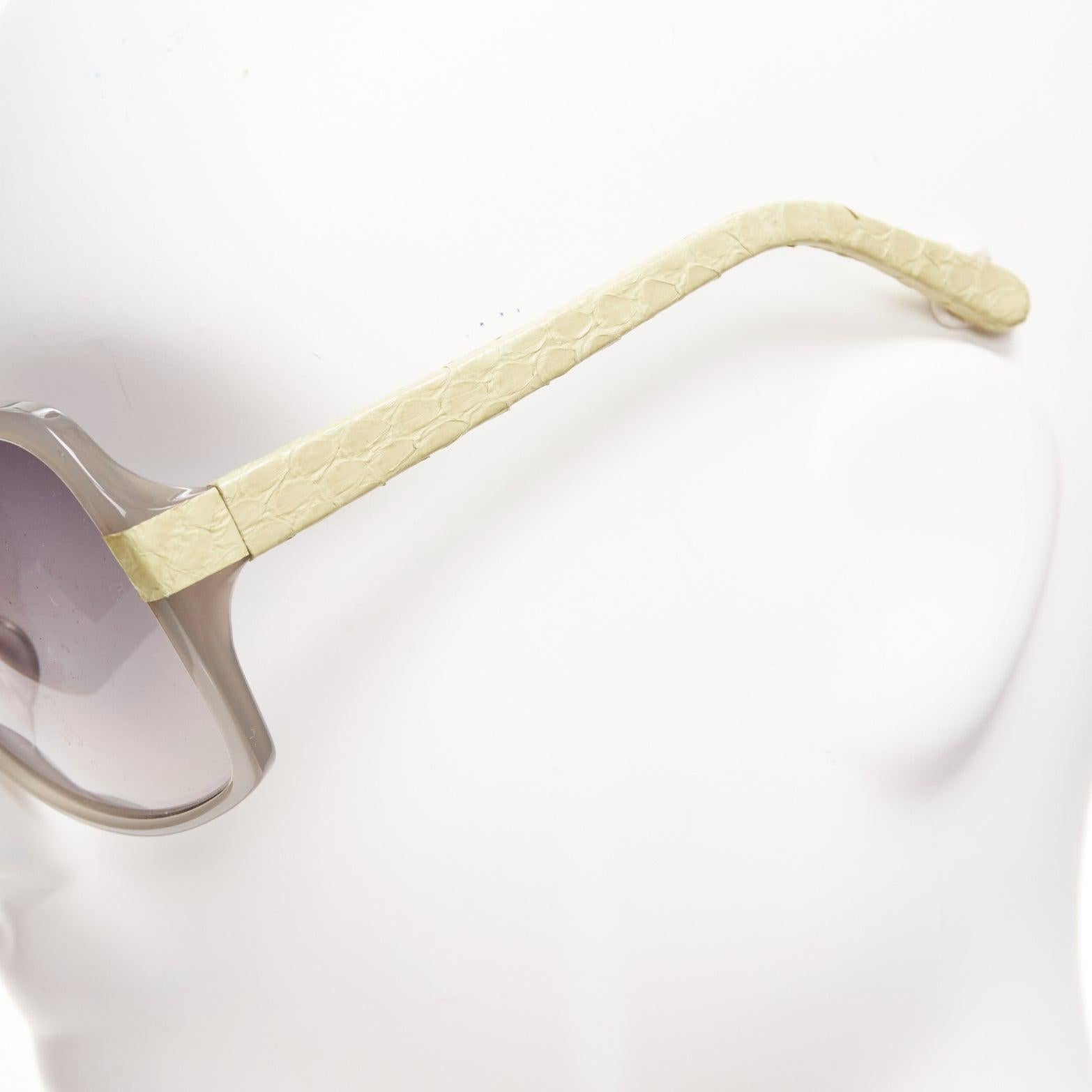 LINDA FARROW Luxe LFL1426 beige scaled leather arm grey square sunglasses For Sale 2