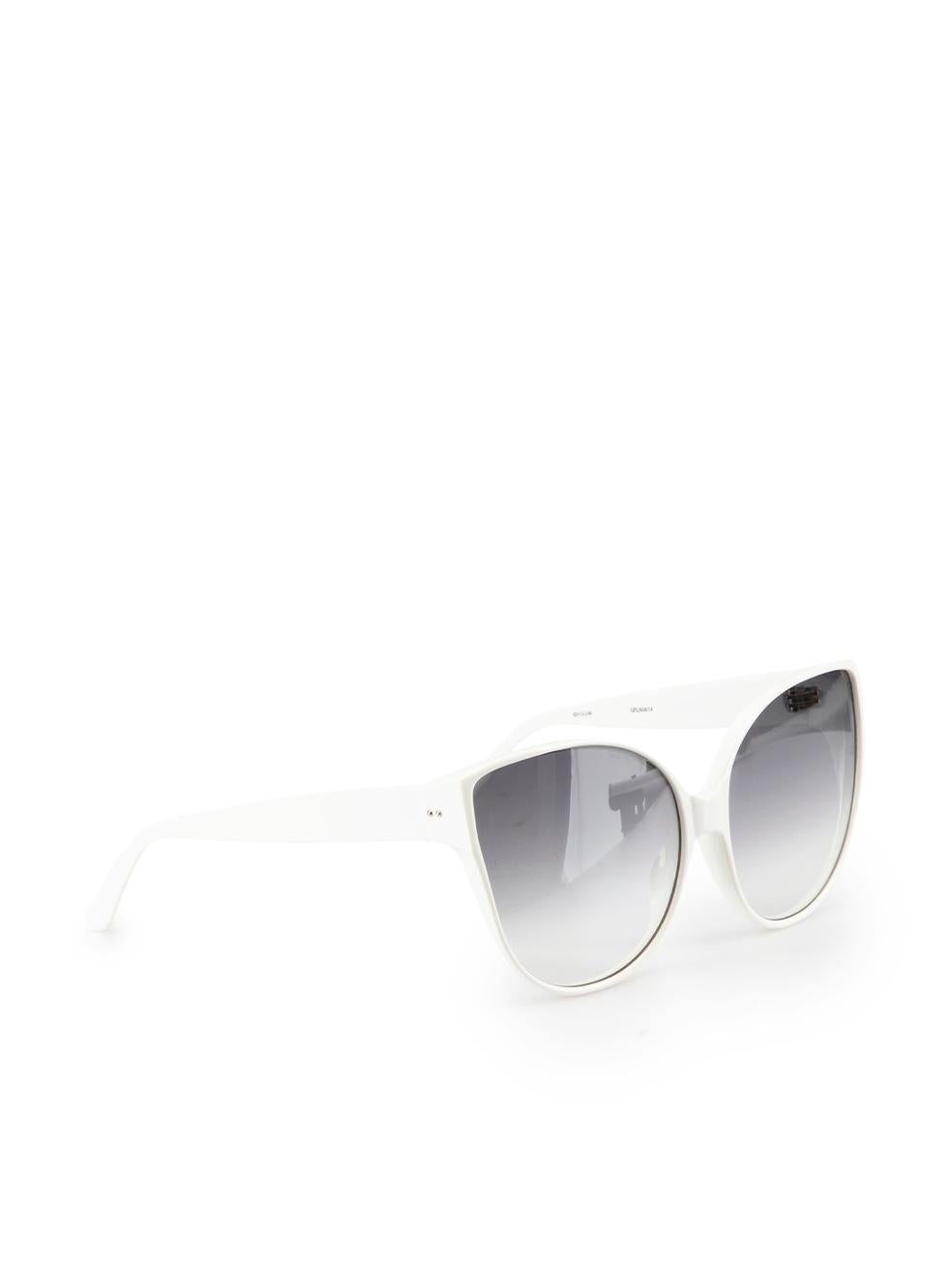 CONDITION is Very good. Hardly any visible wear to sunglasses is evident on this used Linda Farrow designer resale item. These sunglasses come with original case.

Details
White
Plastic
Oversized cat eye sunglasses
Gradient tinted grey