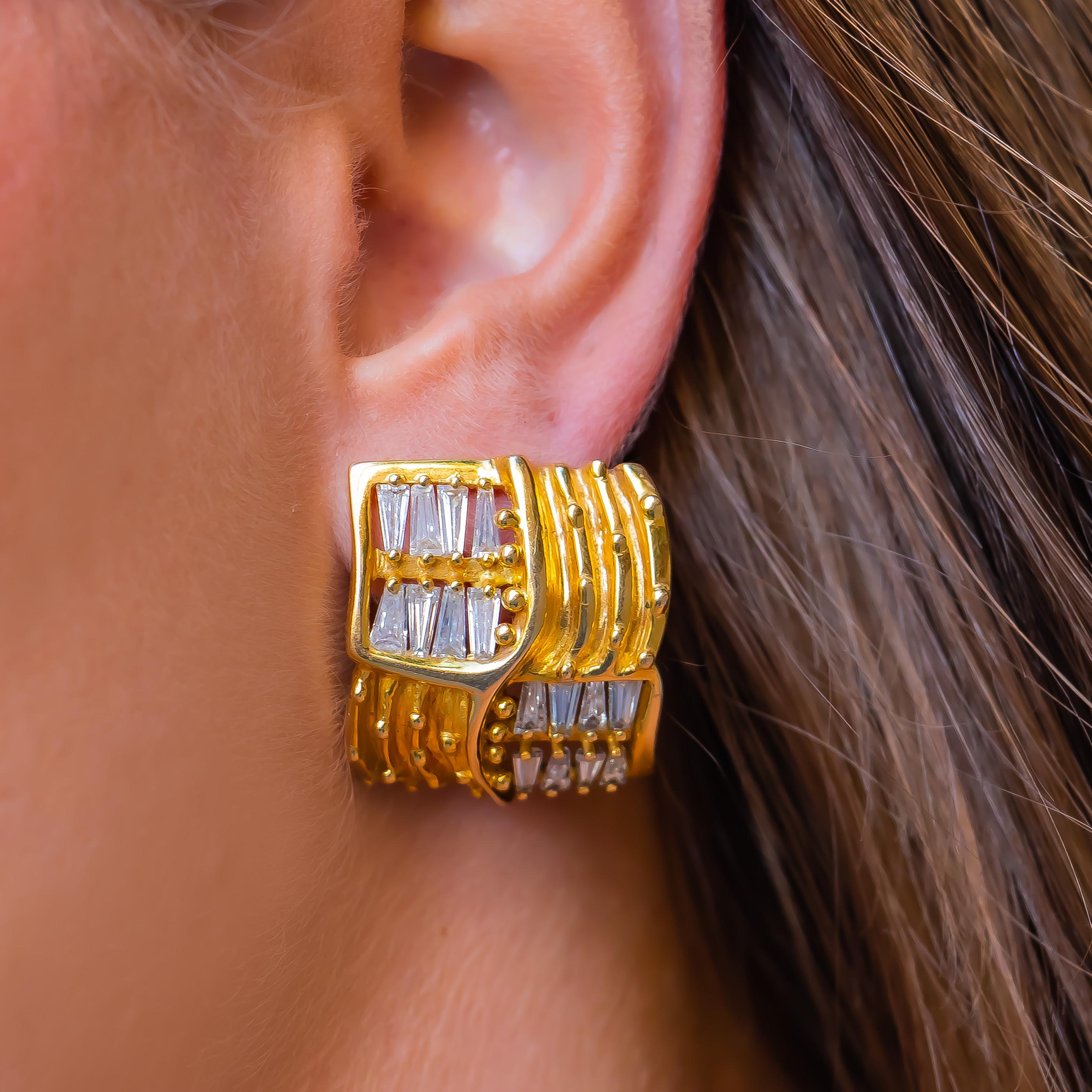 Linda Joslin 3::20 Karat Diamanten Ohrringe 18 Karat Gold im Zustand „Hervorragend“ in Las Vegas, NV