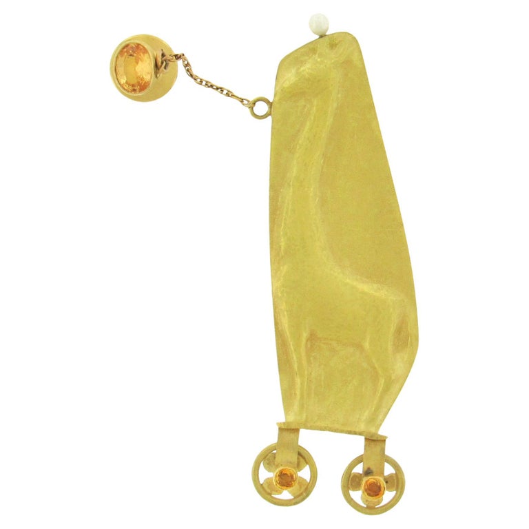 Linda Kindler Priest: Repoussé Giraffe Brooch For Sale at 1stDibs